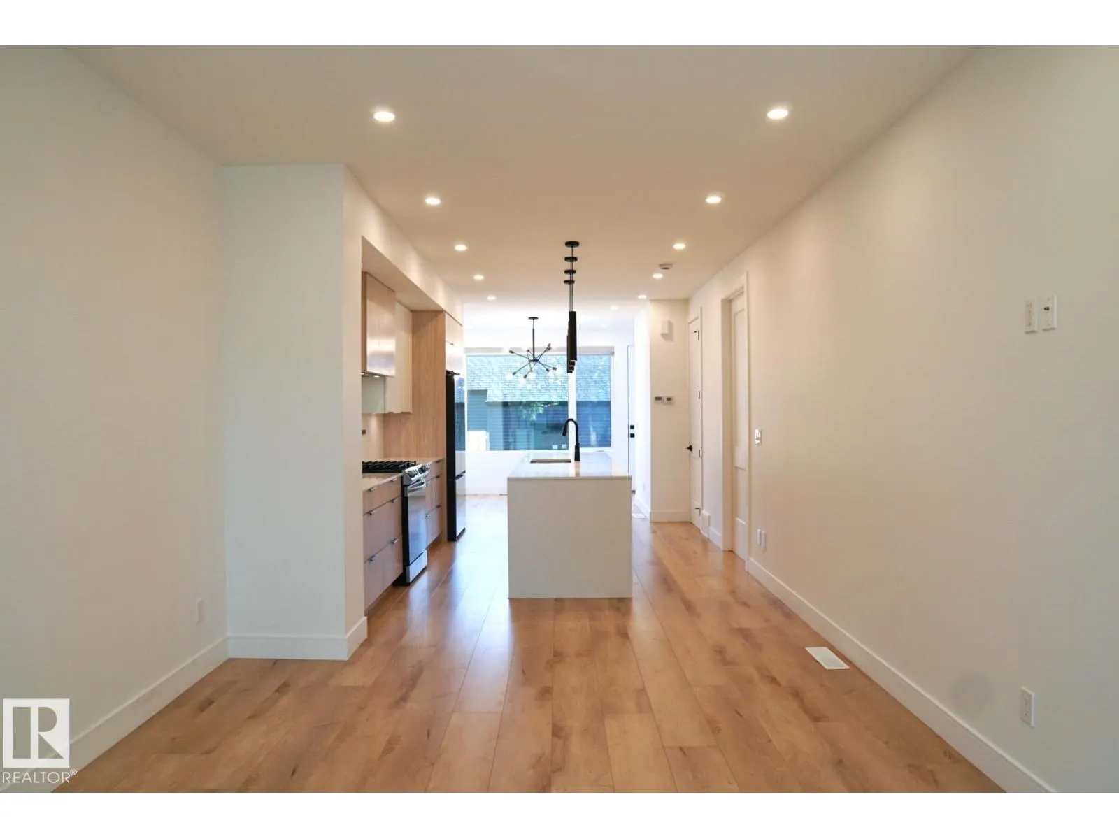 7553 81 AV NW