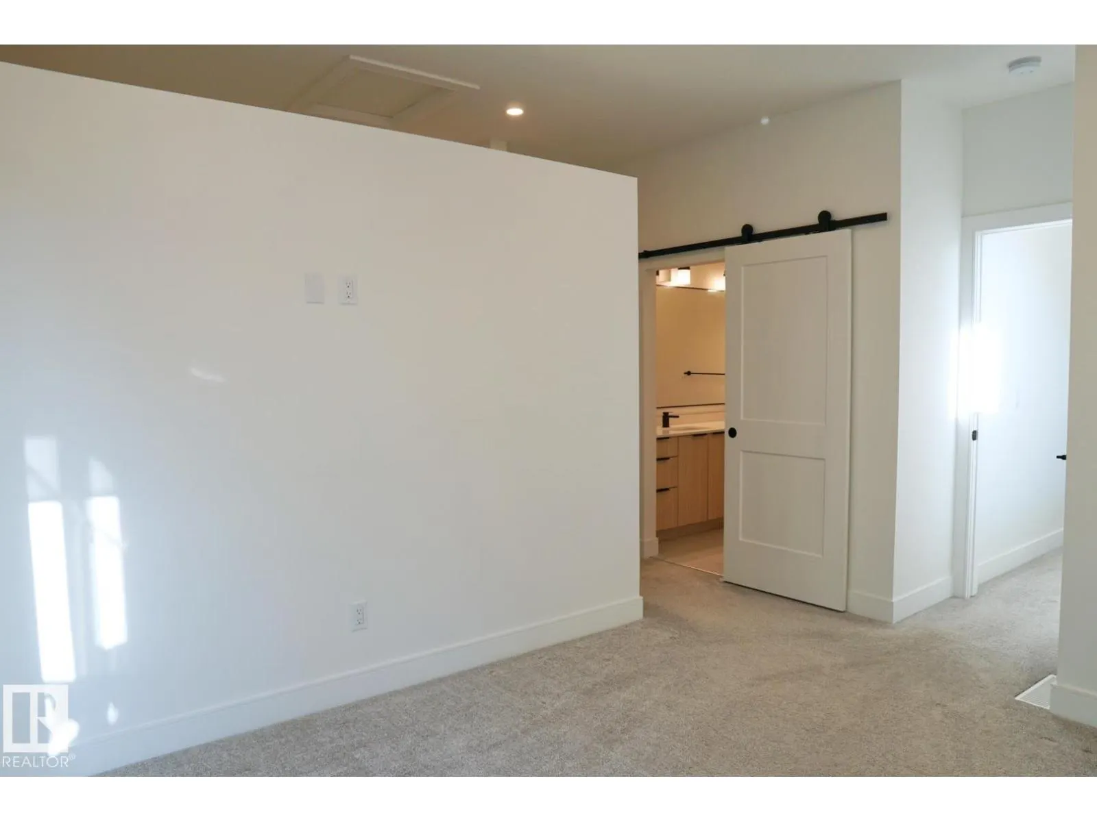 7553 81 AV NW