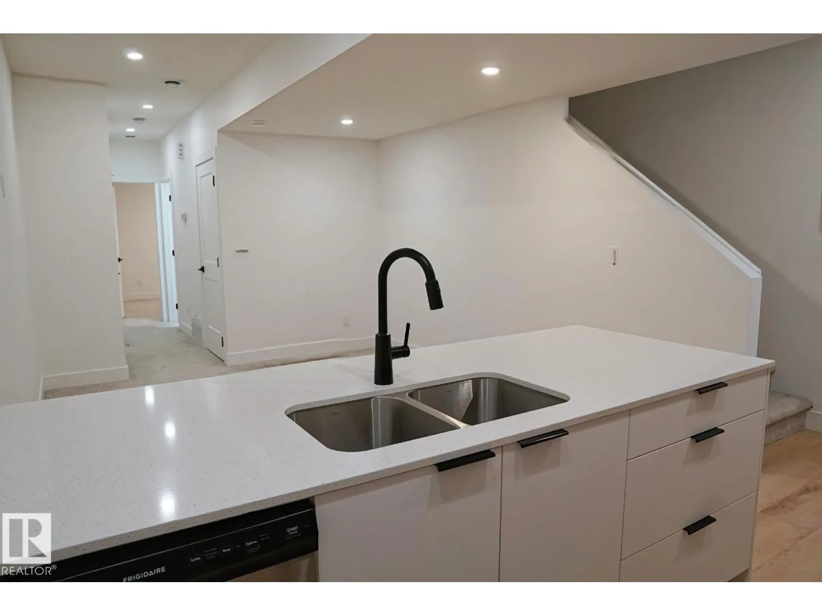 7553 81 AV NW