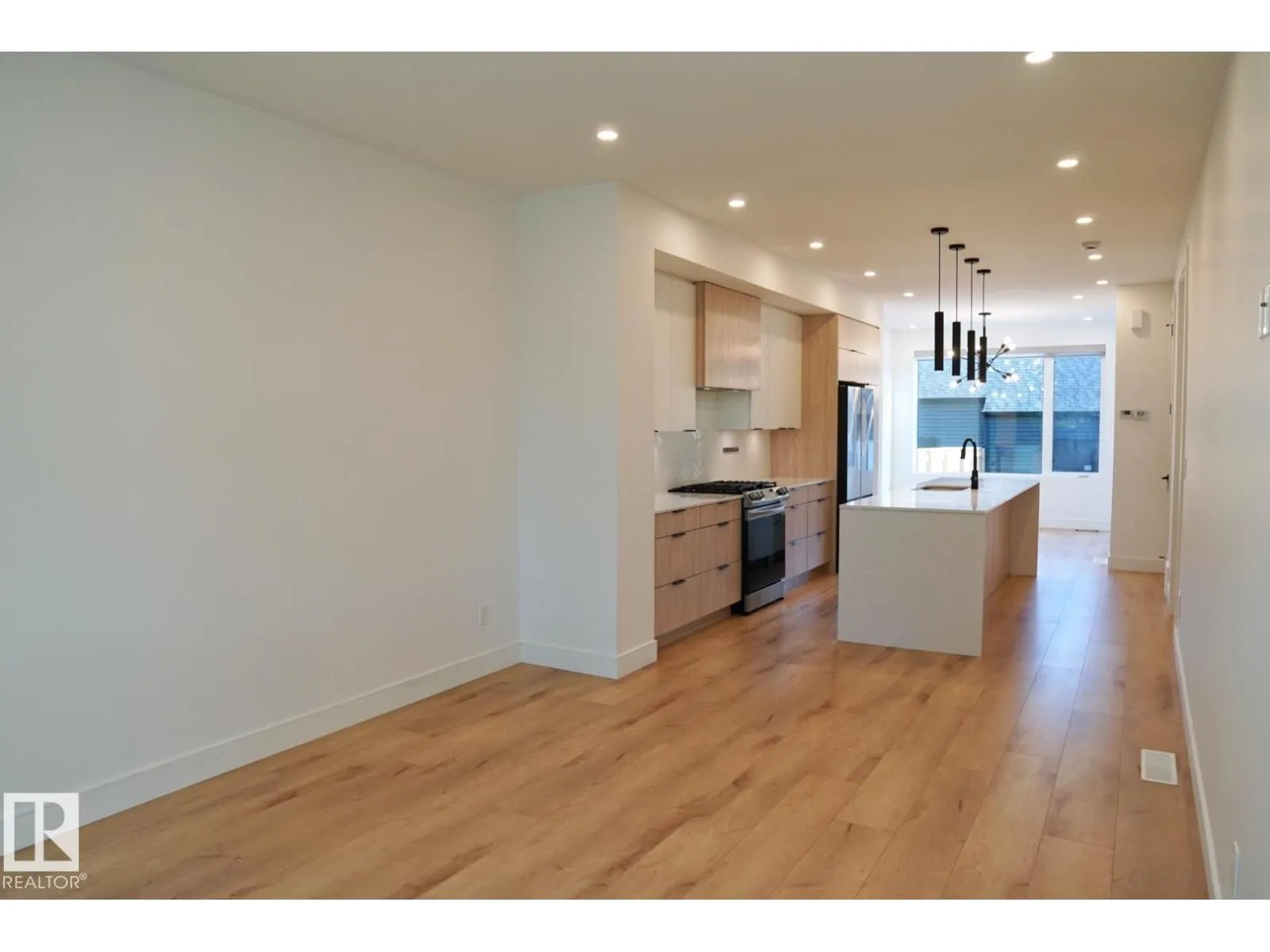 7553 81 AV NW