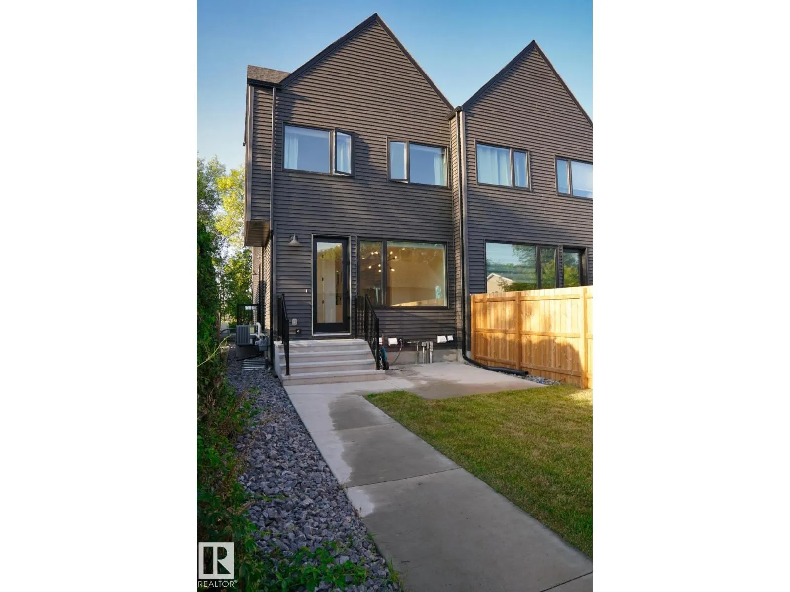 7553 81 AV NW