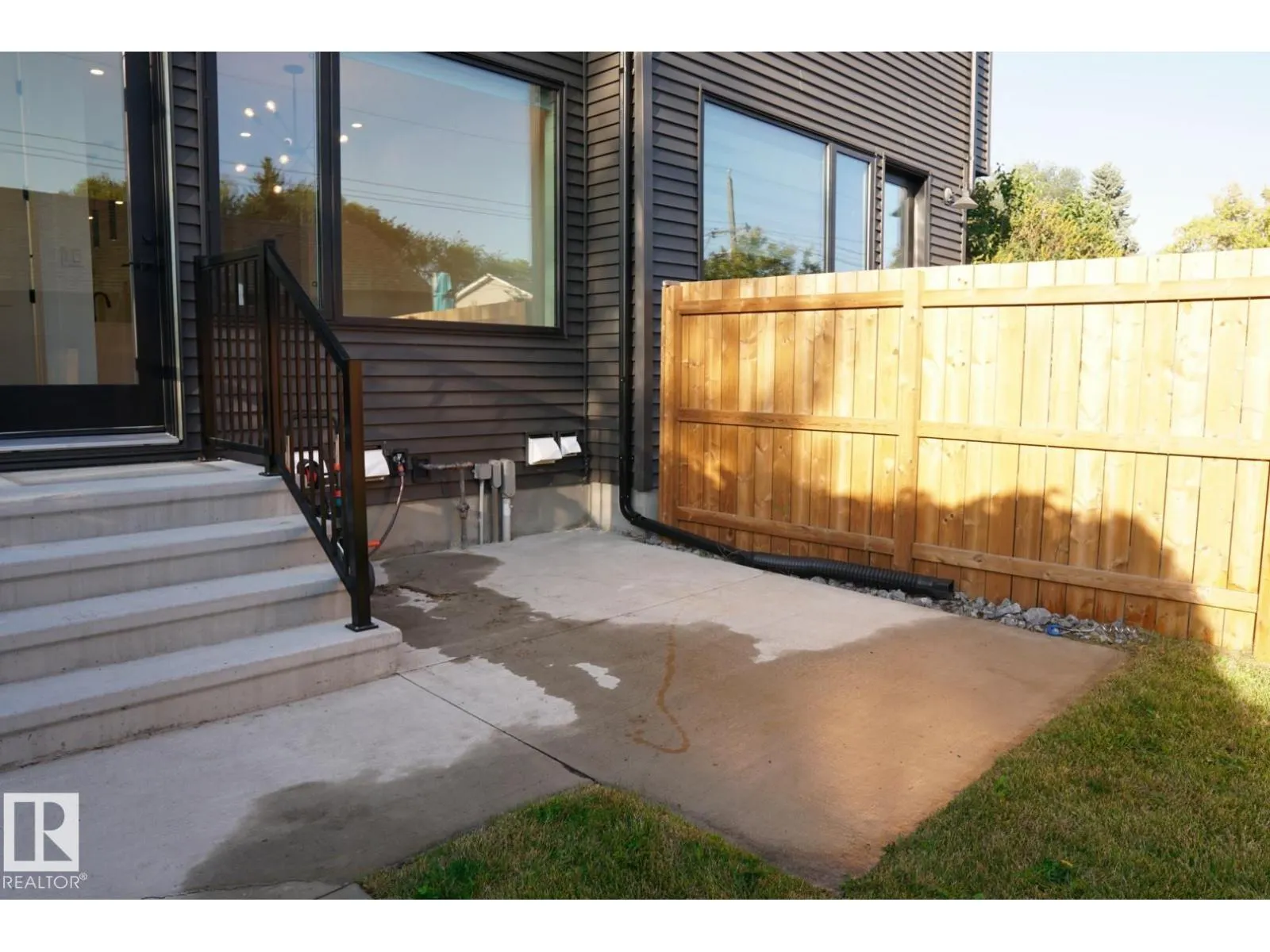 7553 81 AV NW