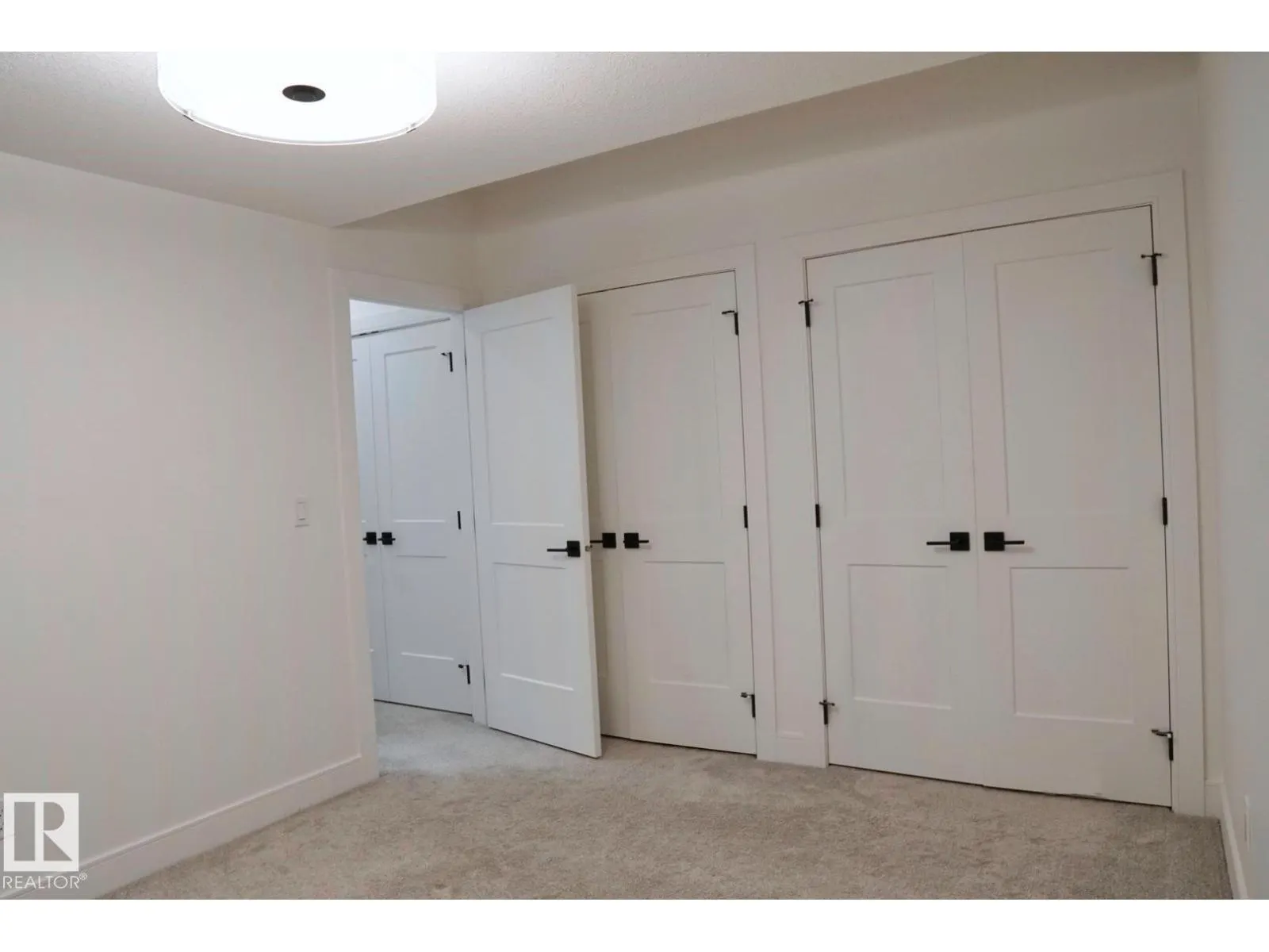 7553 81 AV NW