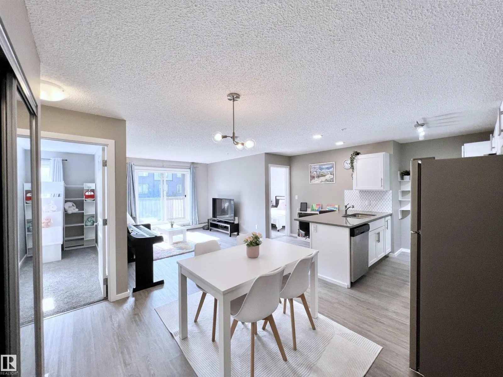 #215 394 WINDERMERE RD NW