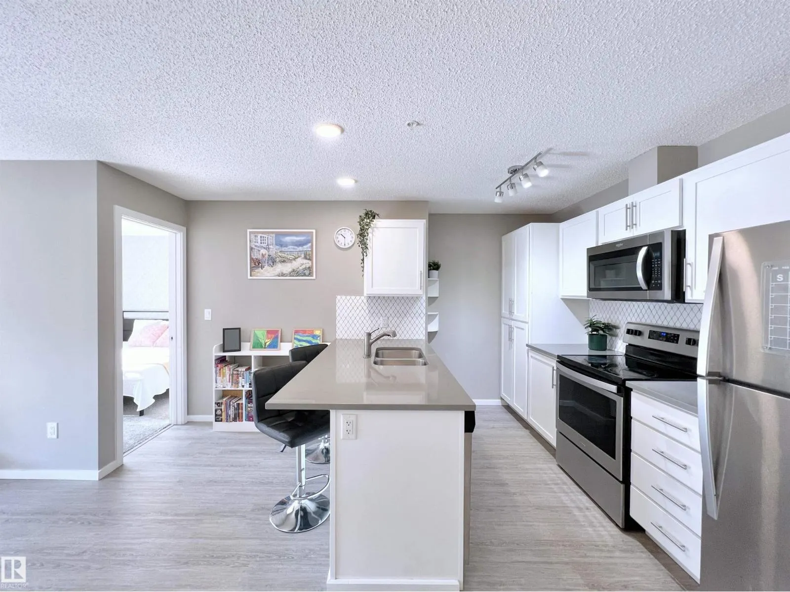 #215 394 WINDERMERE RD NW