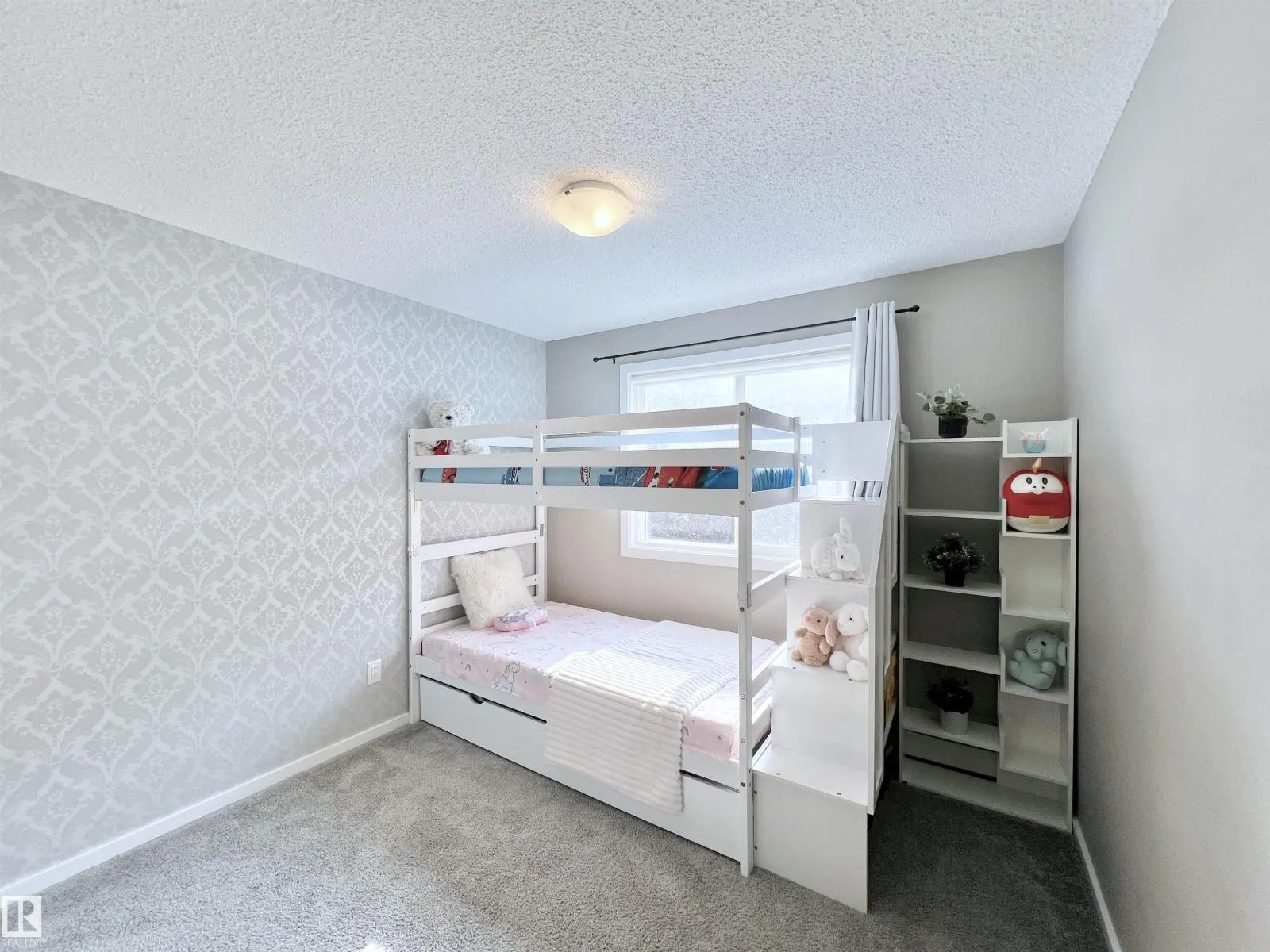 #215 394 WINDERMERE RD NW