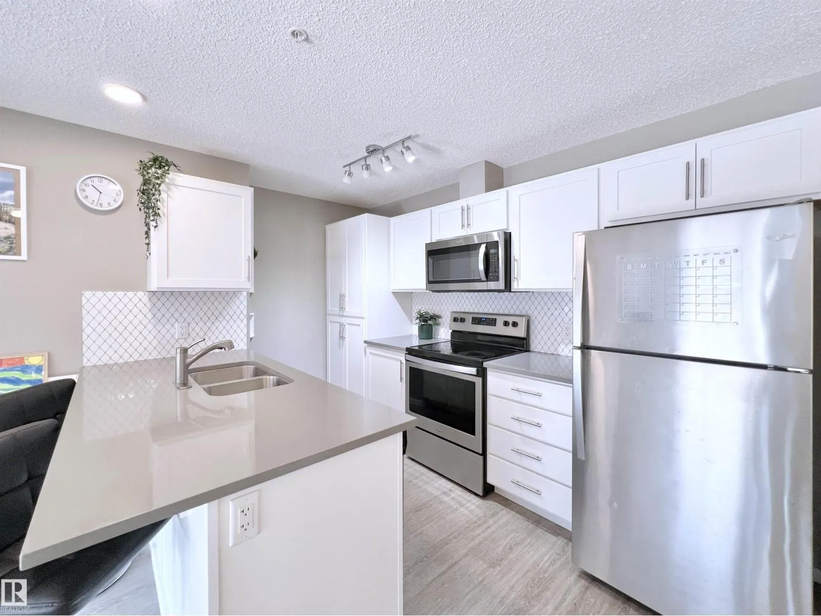 #215 394 WINDERMERE RD NW