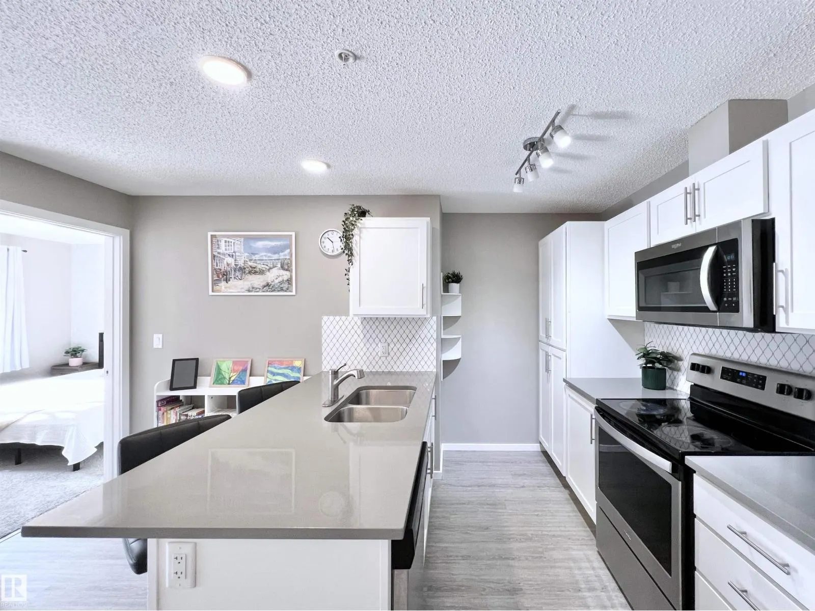 #215 394 WINDERMERE RD NW