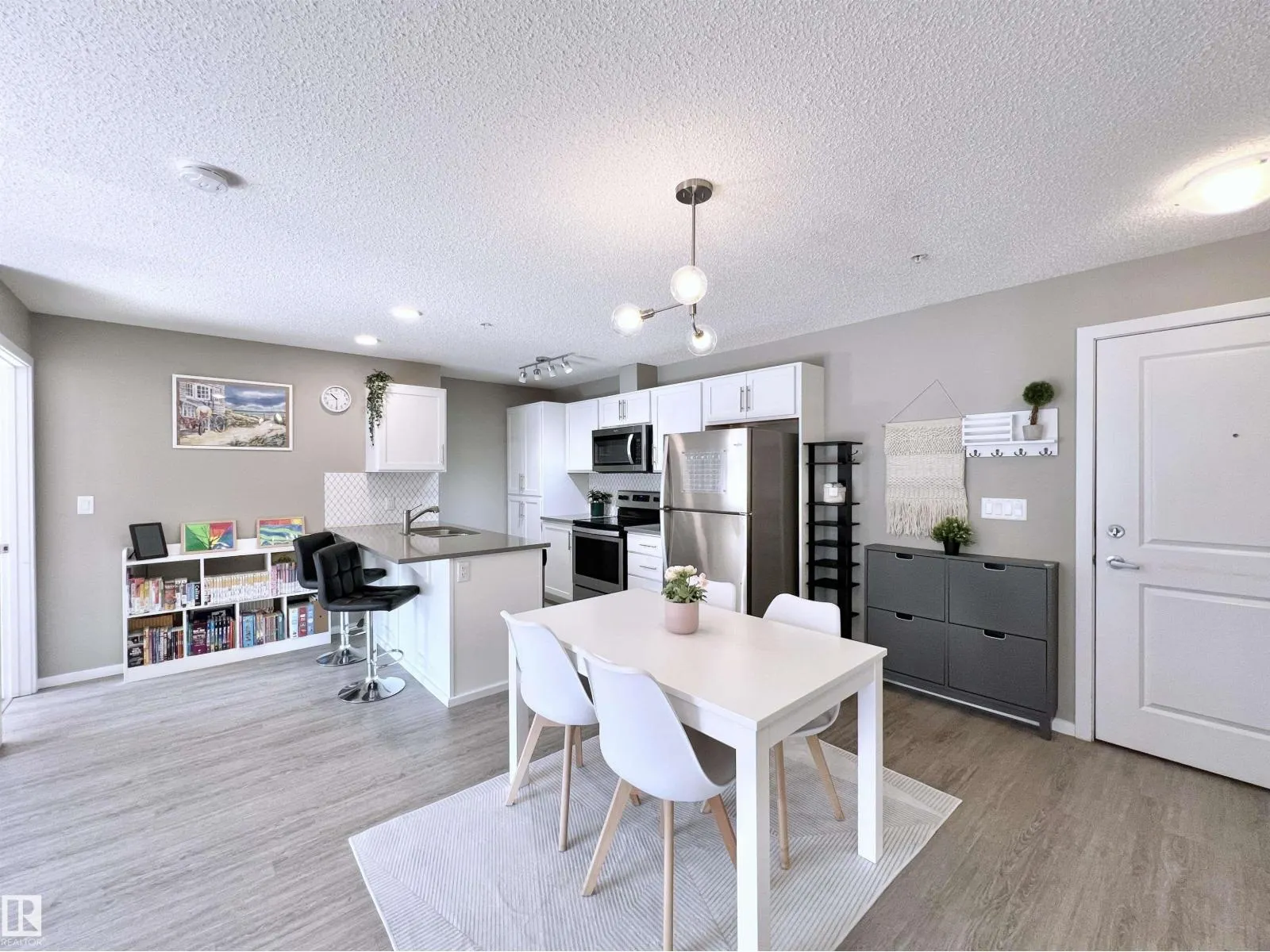 #215 394 WINDERMERE RD NW