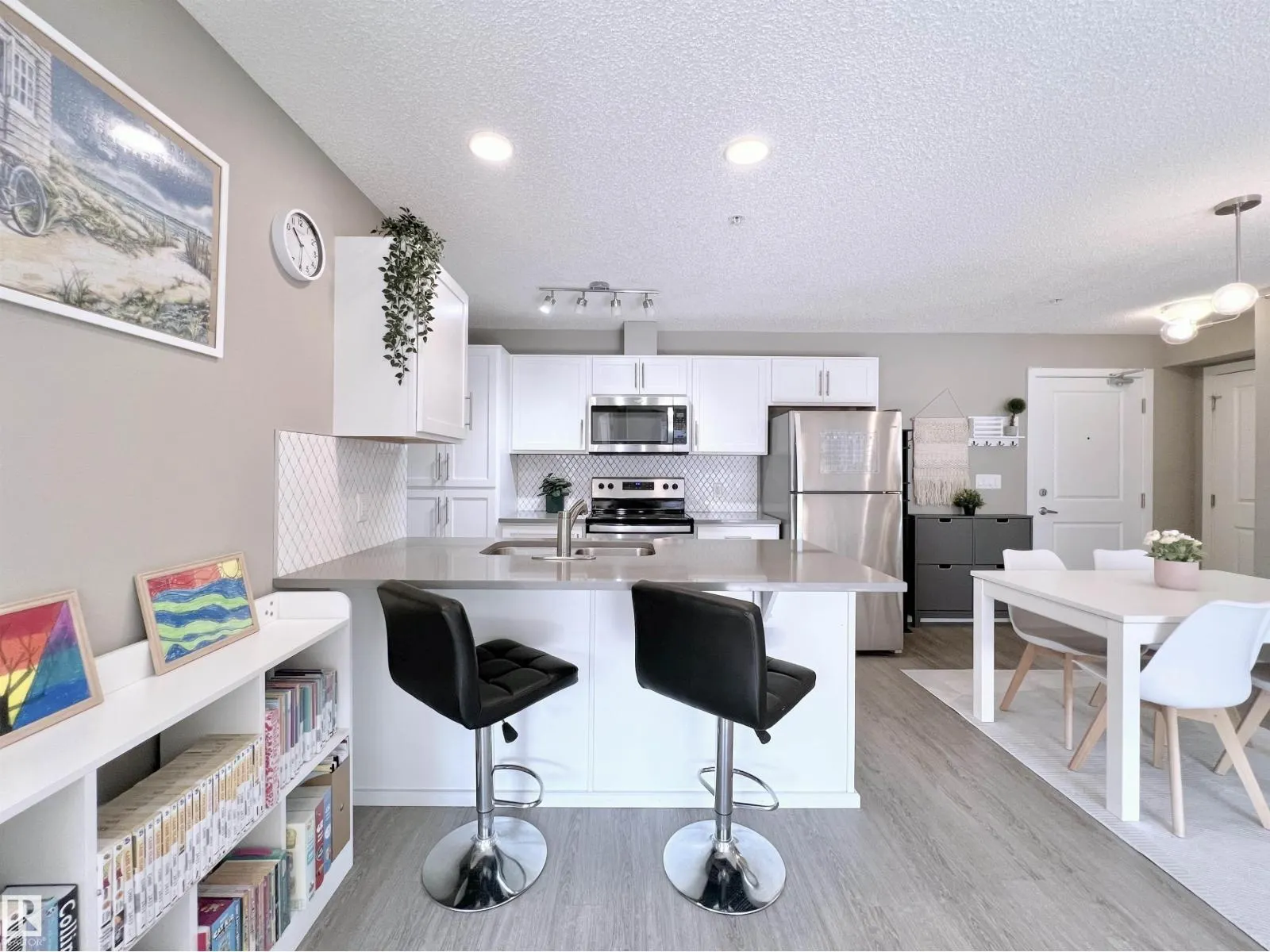 #215 394 WINDERMERE RD NW