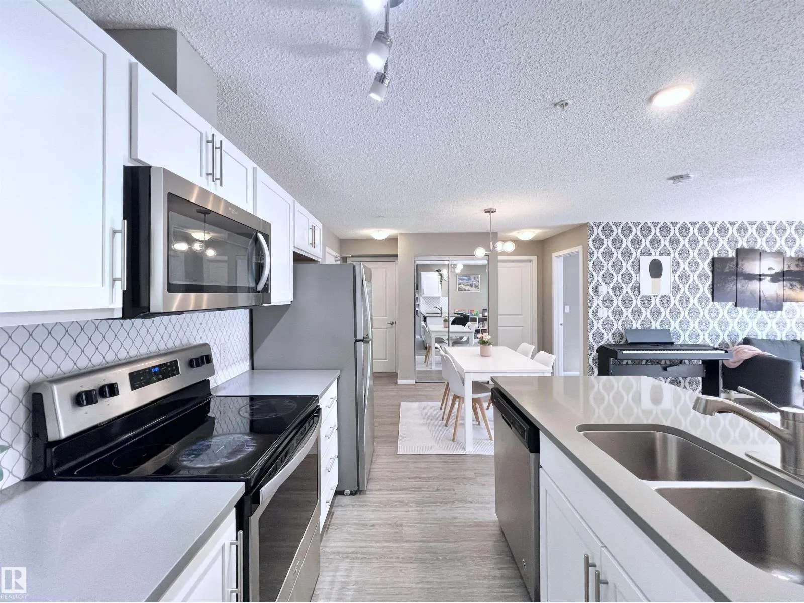#215 394 WINDERMERE RD NW