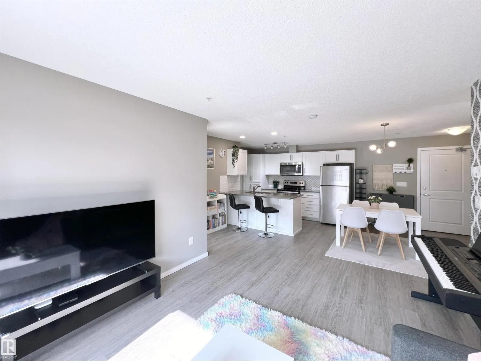 #215 394 WINDERMERE RD NW