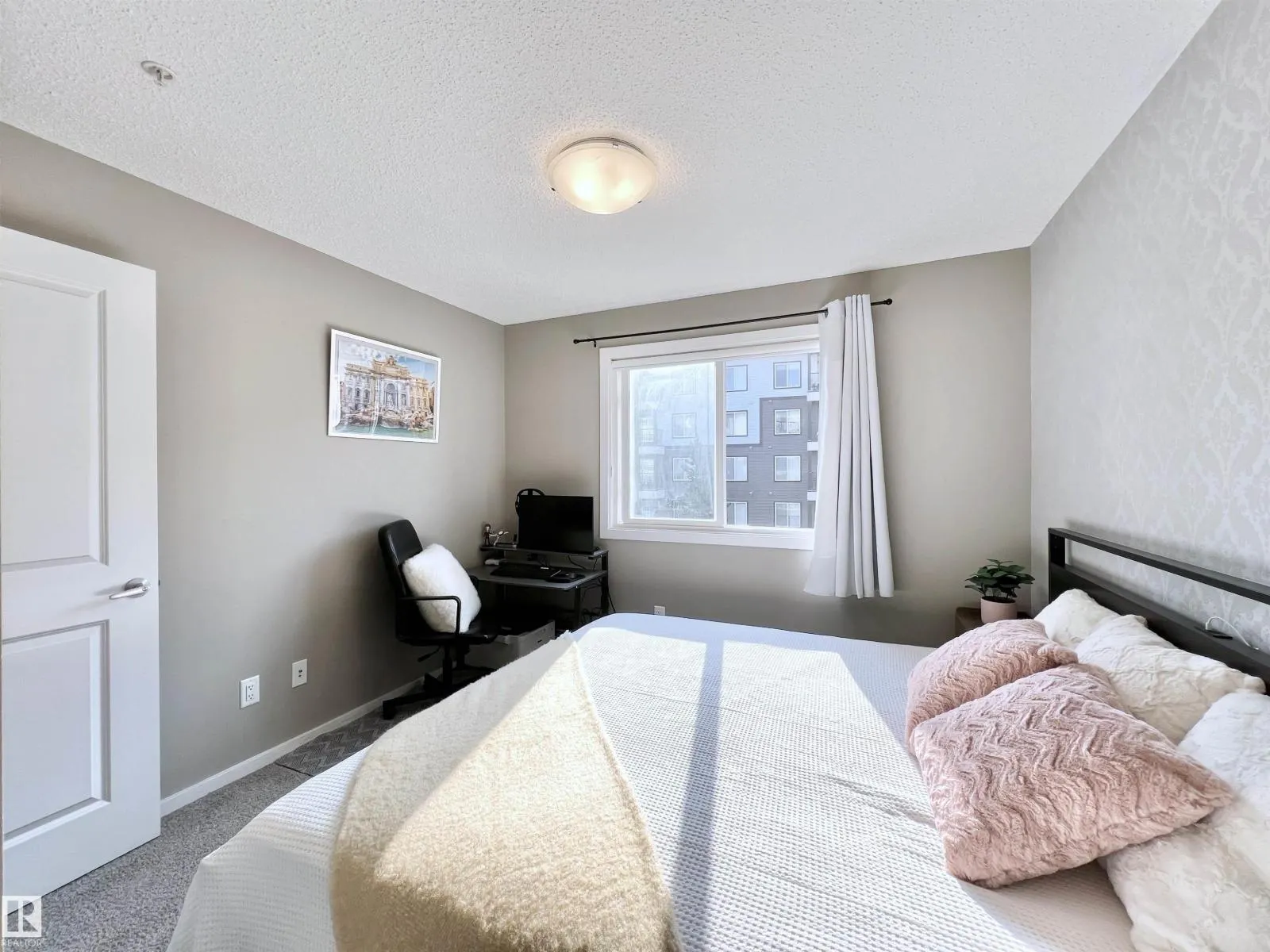 #215 394 WINDERMERE RD NW