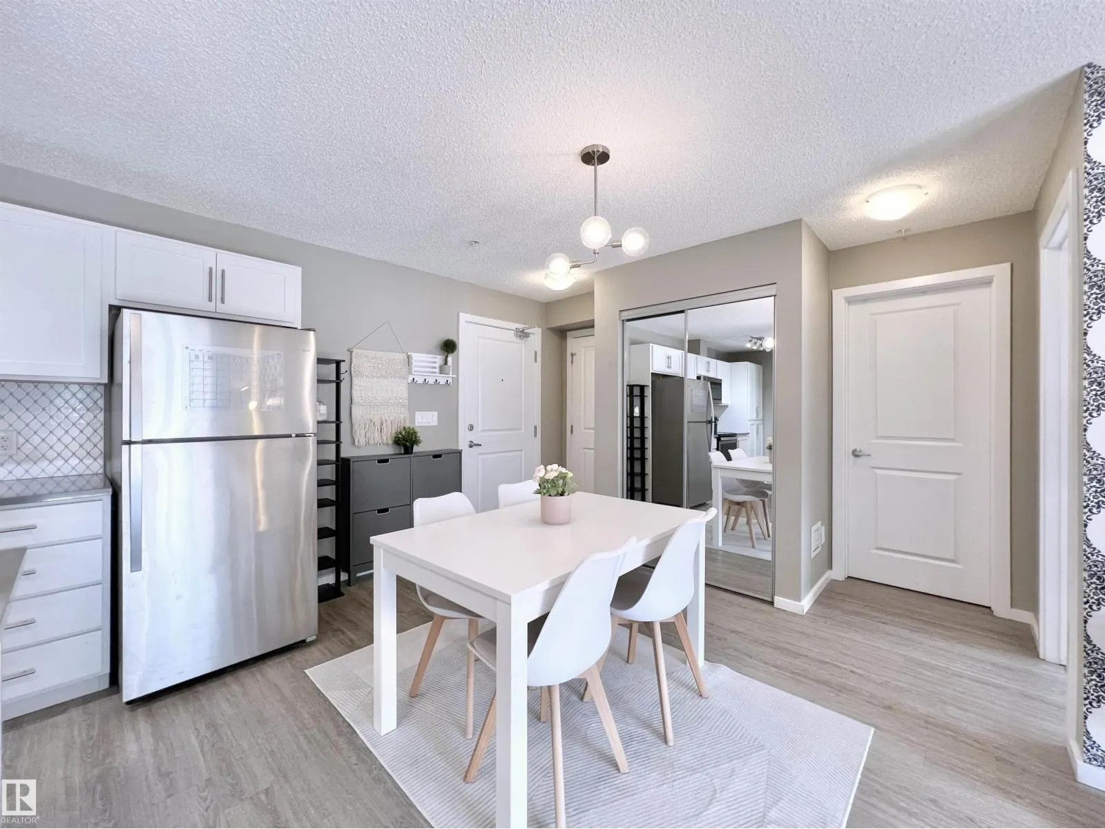 #215 394 WINDERMERE RD NW