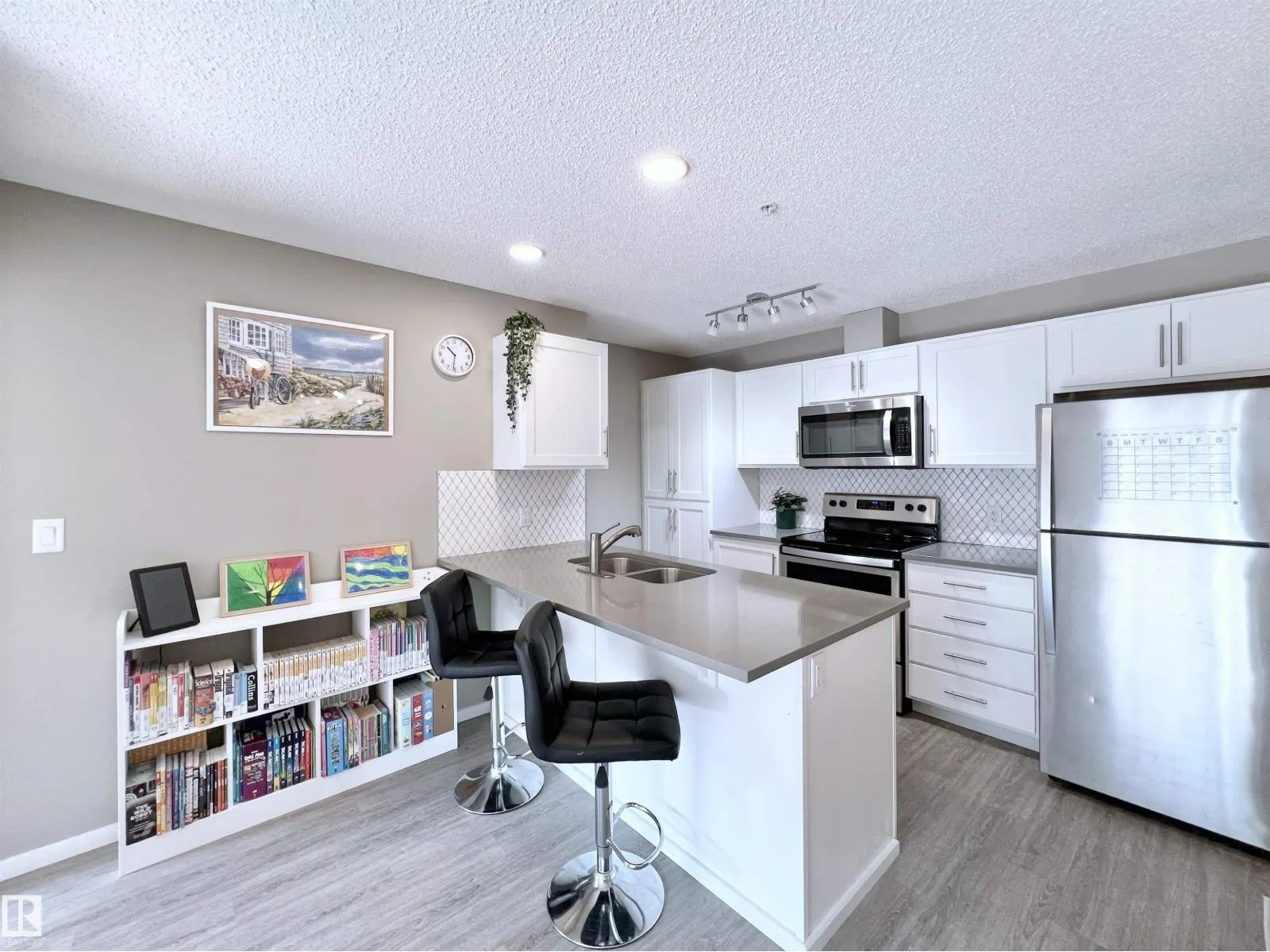 #215 394 WINDERMERE RD NW
