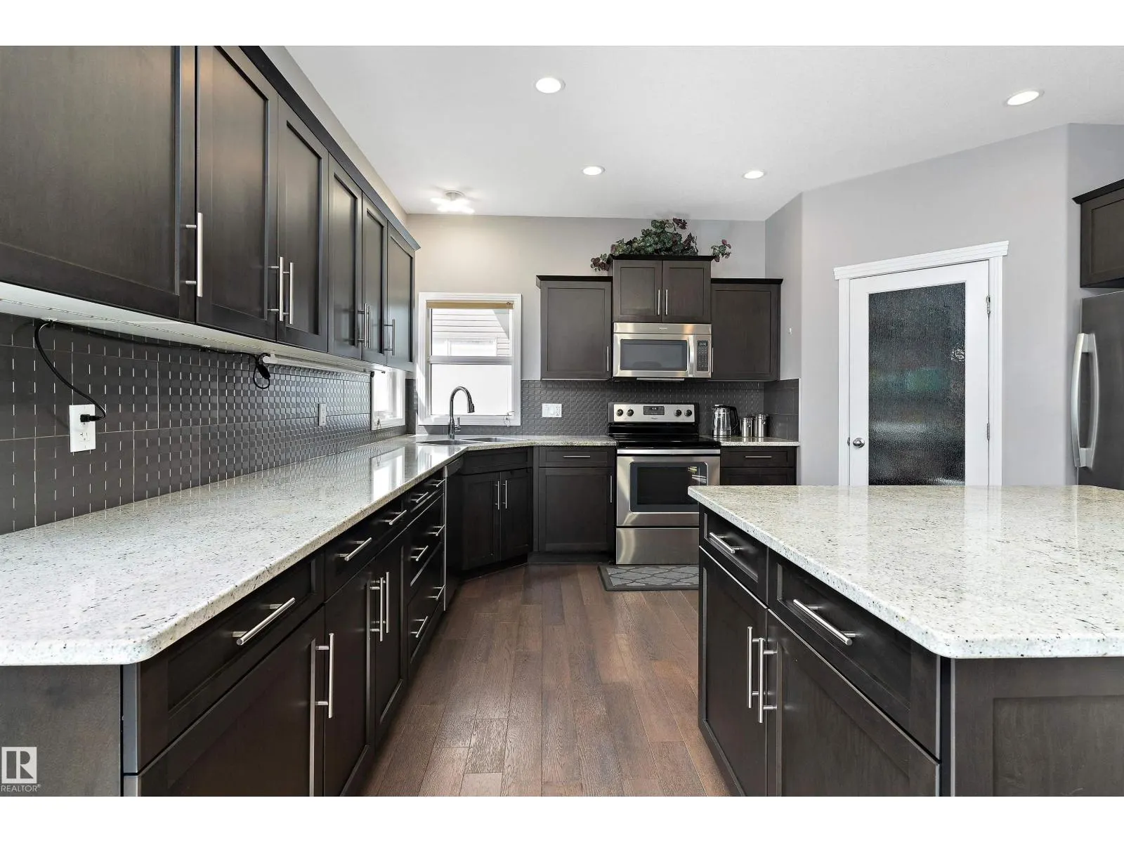 1325 ADAMSON DR SW