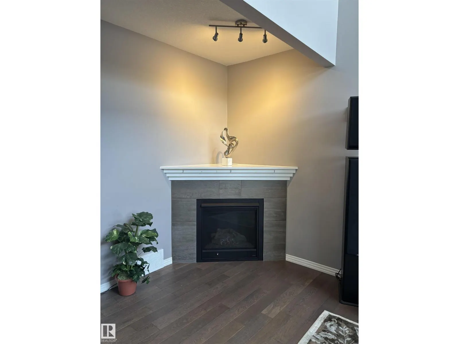 1325 ADAMSON DR SW