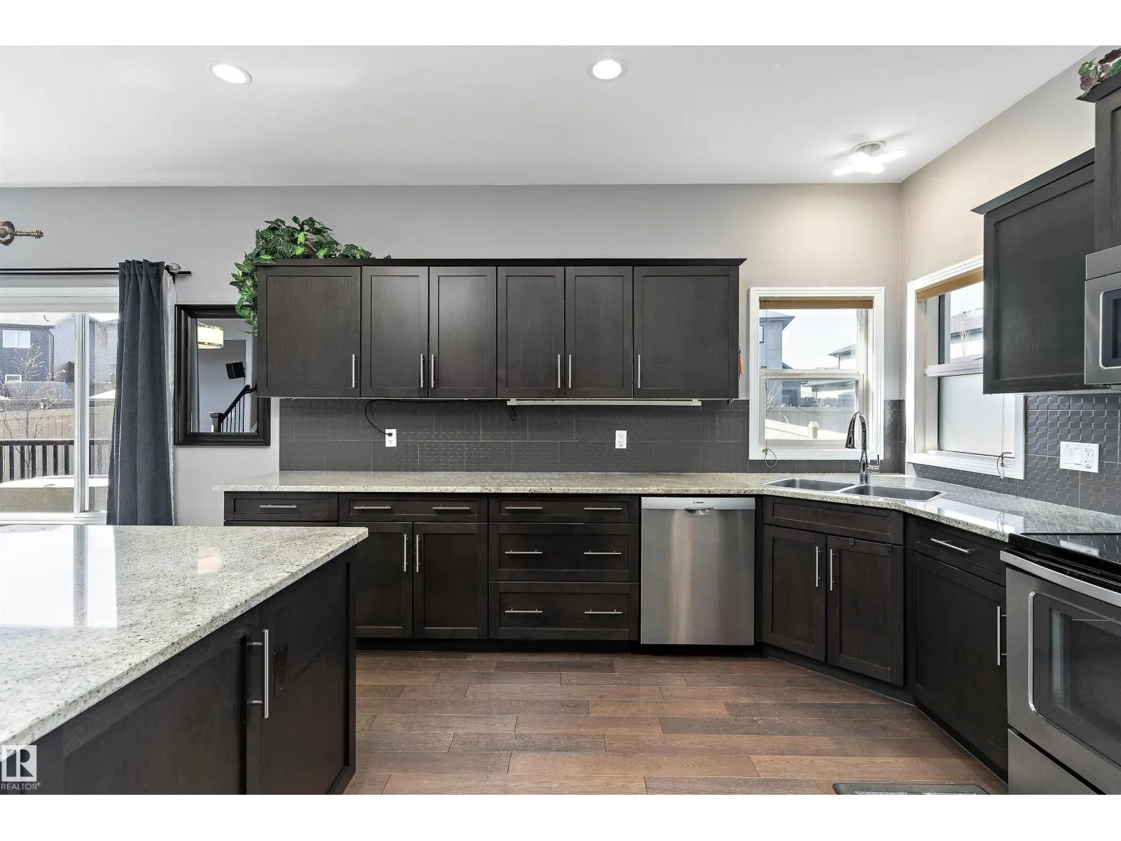1325 ADAMSON DR SW