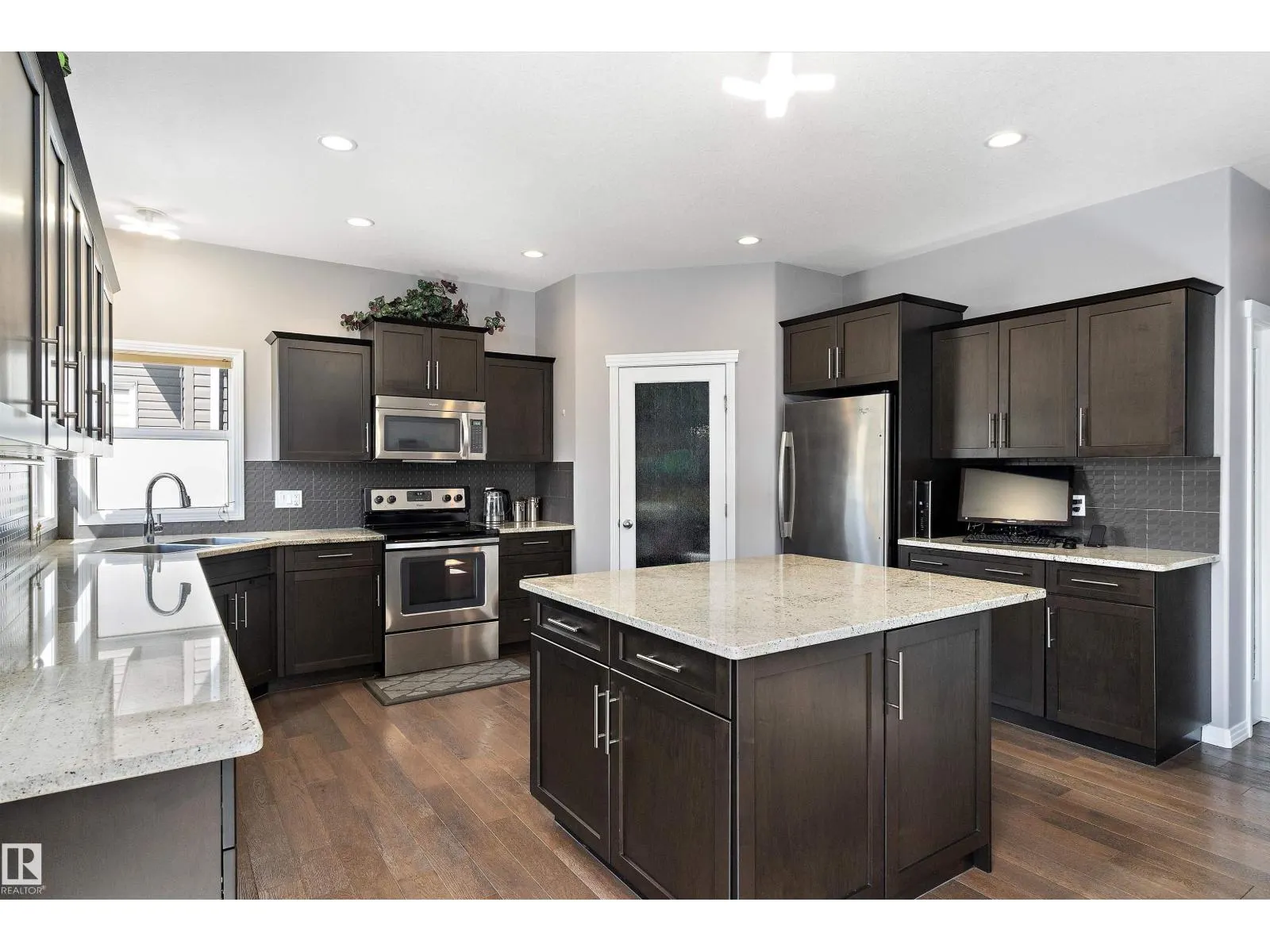 1325 ADAMSON DR SW