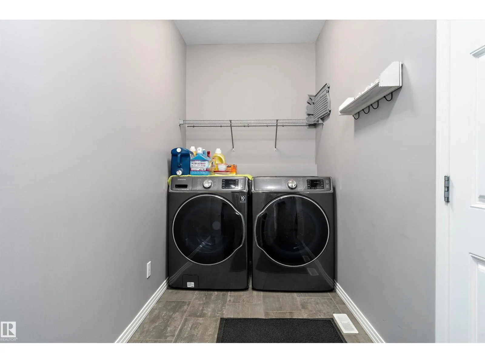 1325 ADAMSON DR SW