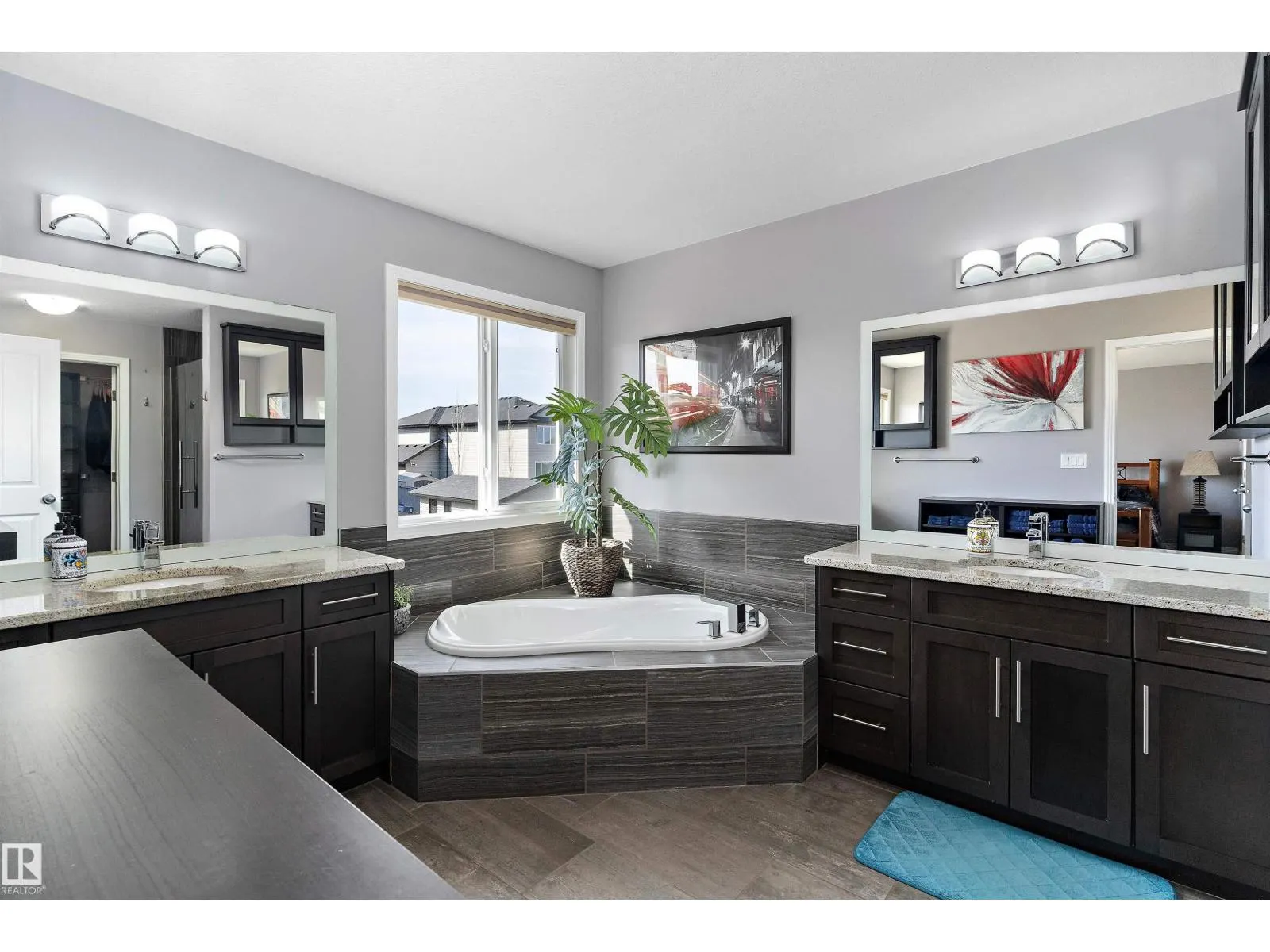 1325 ADAMSON DR SW