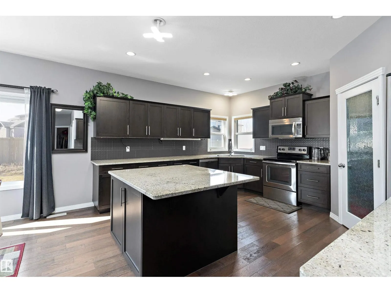 1325 ADAMSON DR SW
