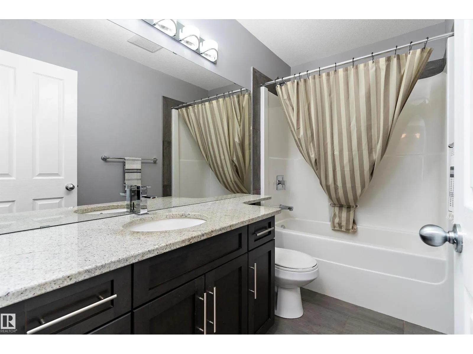 1325 ADAMSON DR SW