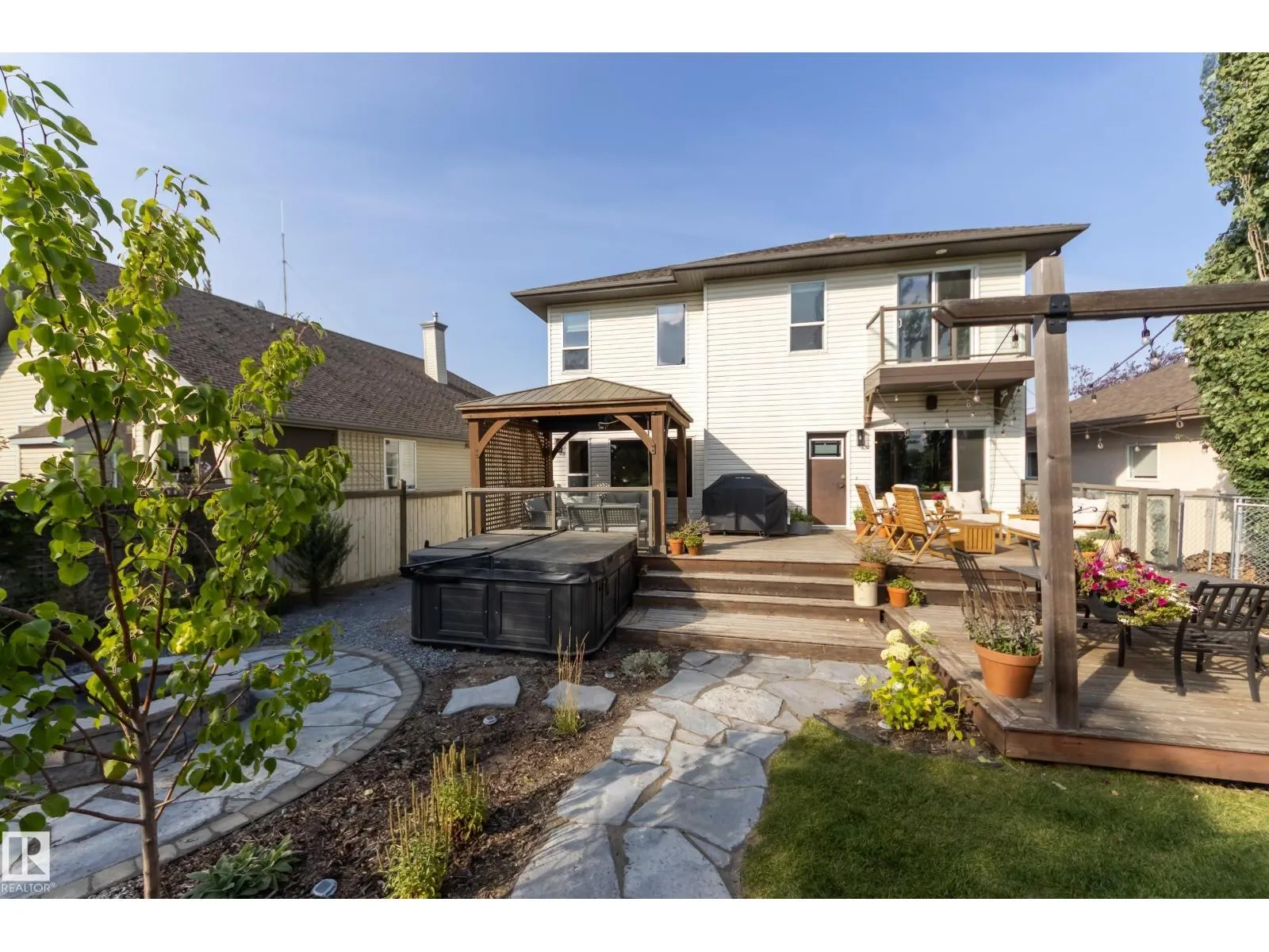 932 PROCTOR WD NW