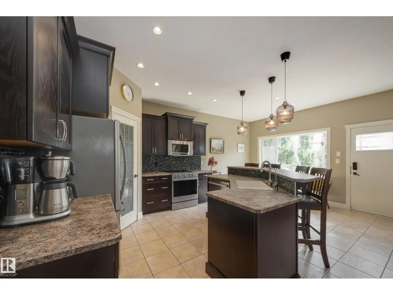 932 PROCTOR WD NW