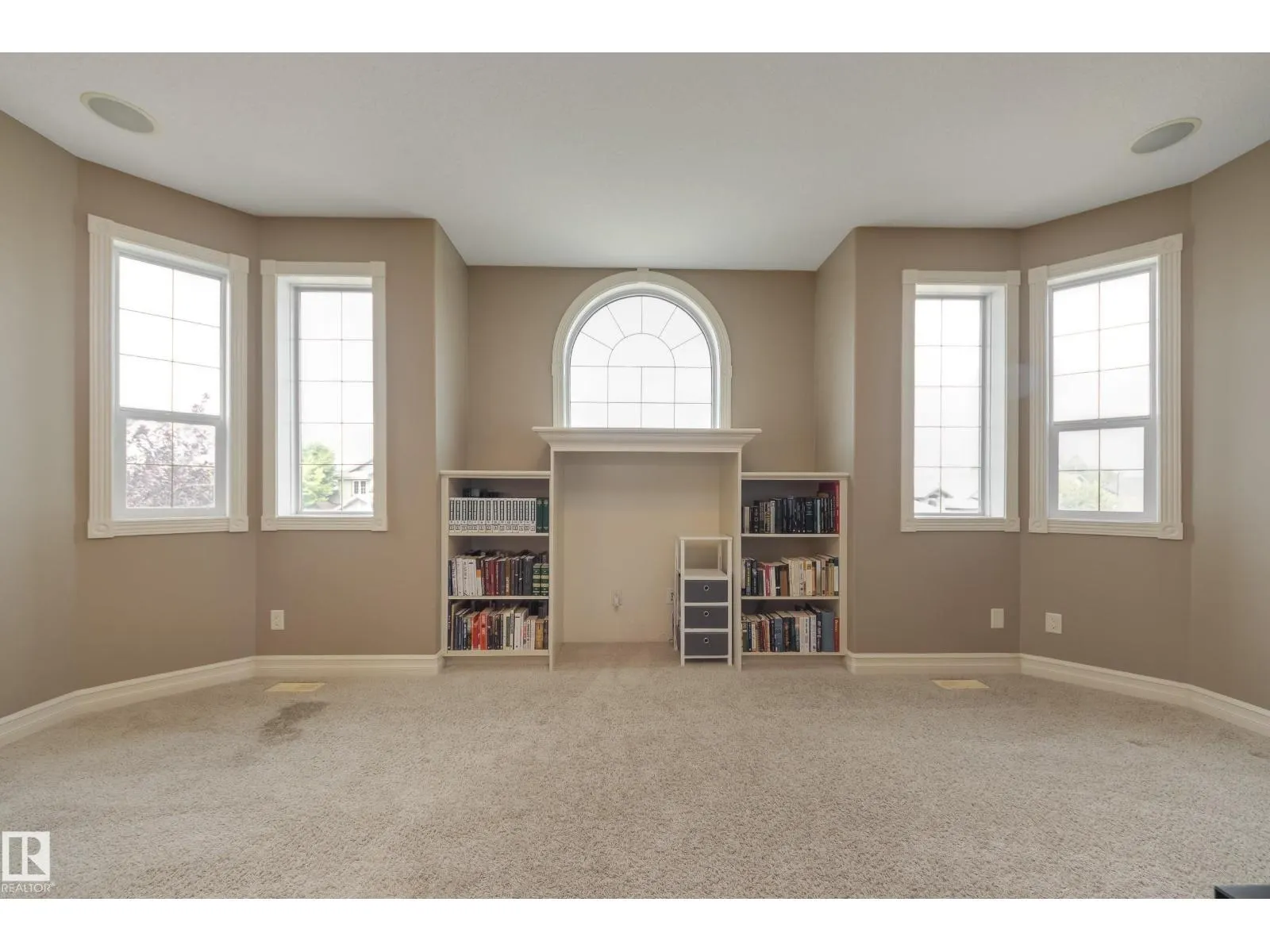 932 PROCTOR WD NW