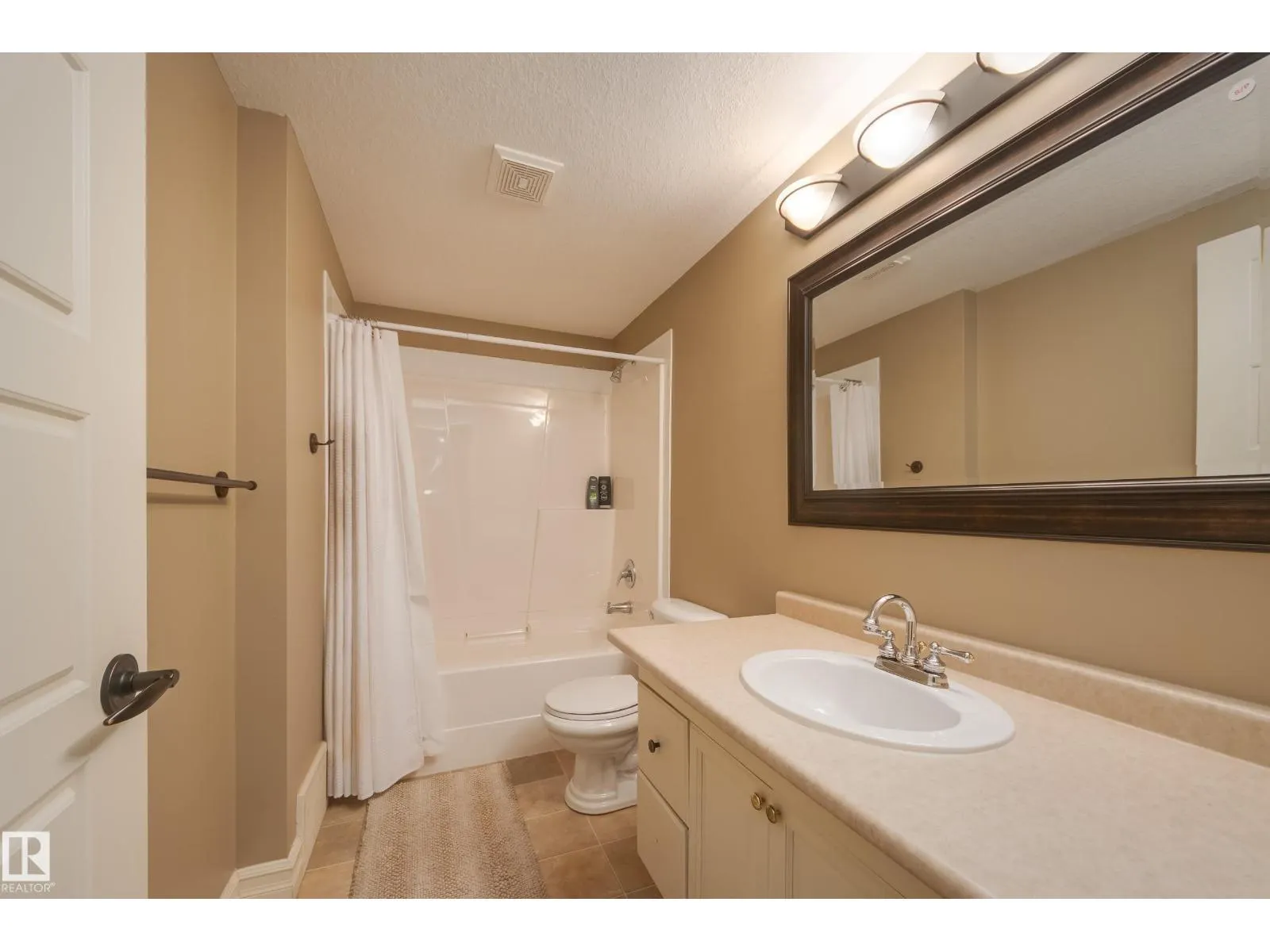 932 PROCTOR WD NW