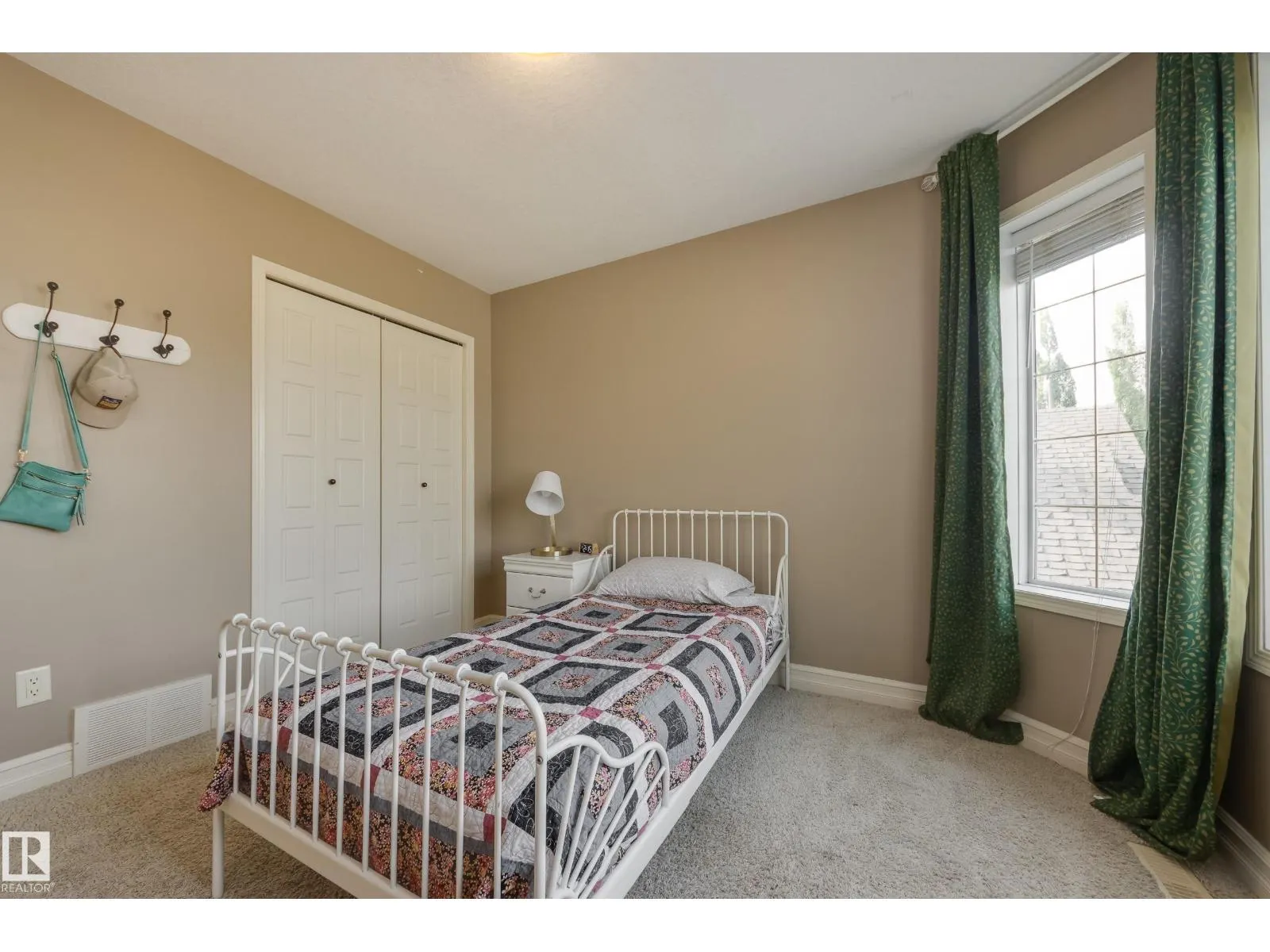 932 PROCTOR WD NW