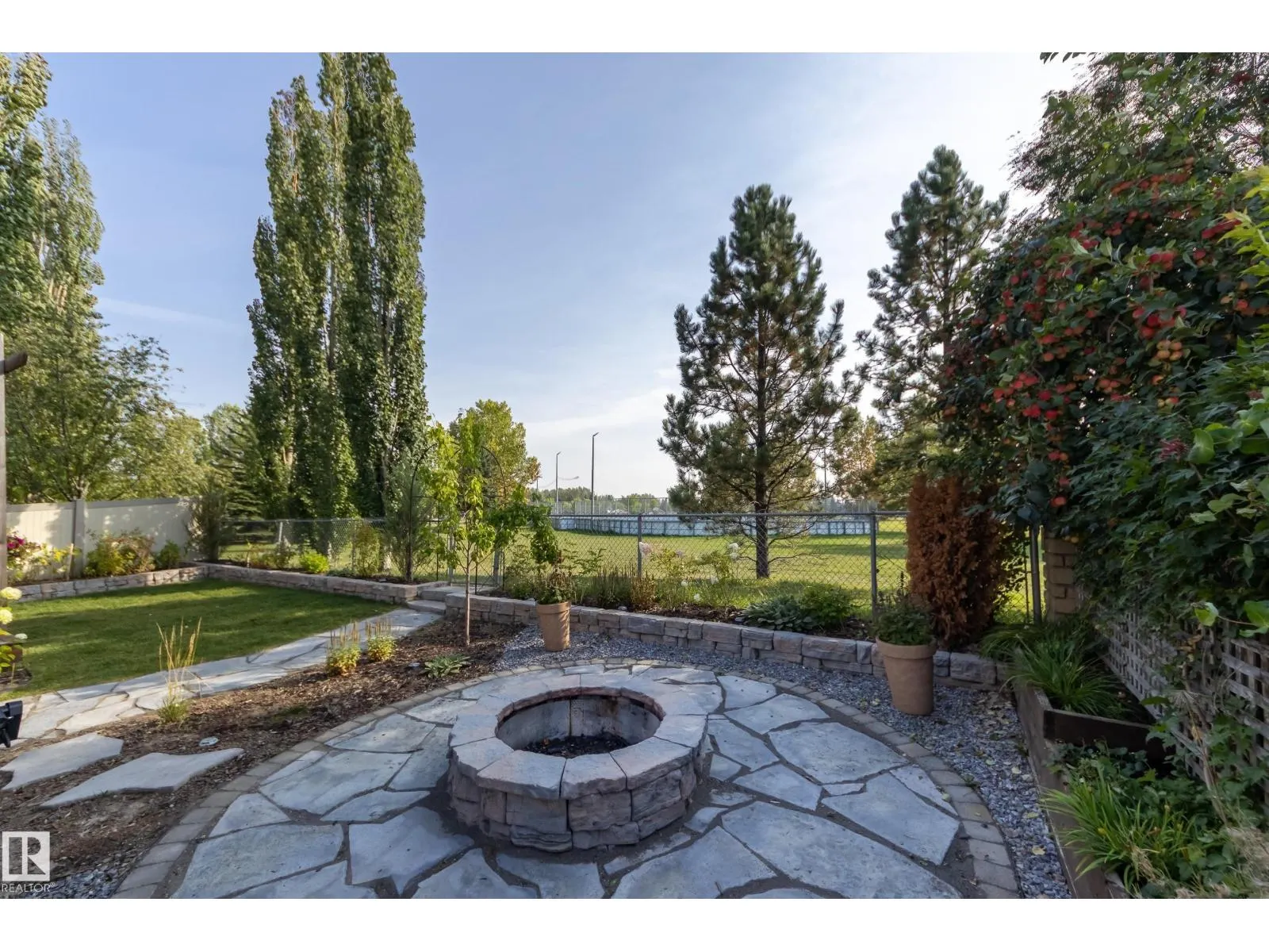 932 PROCTOR WD NW