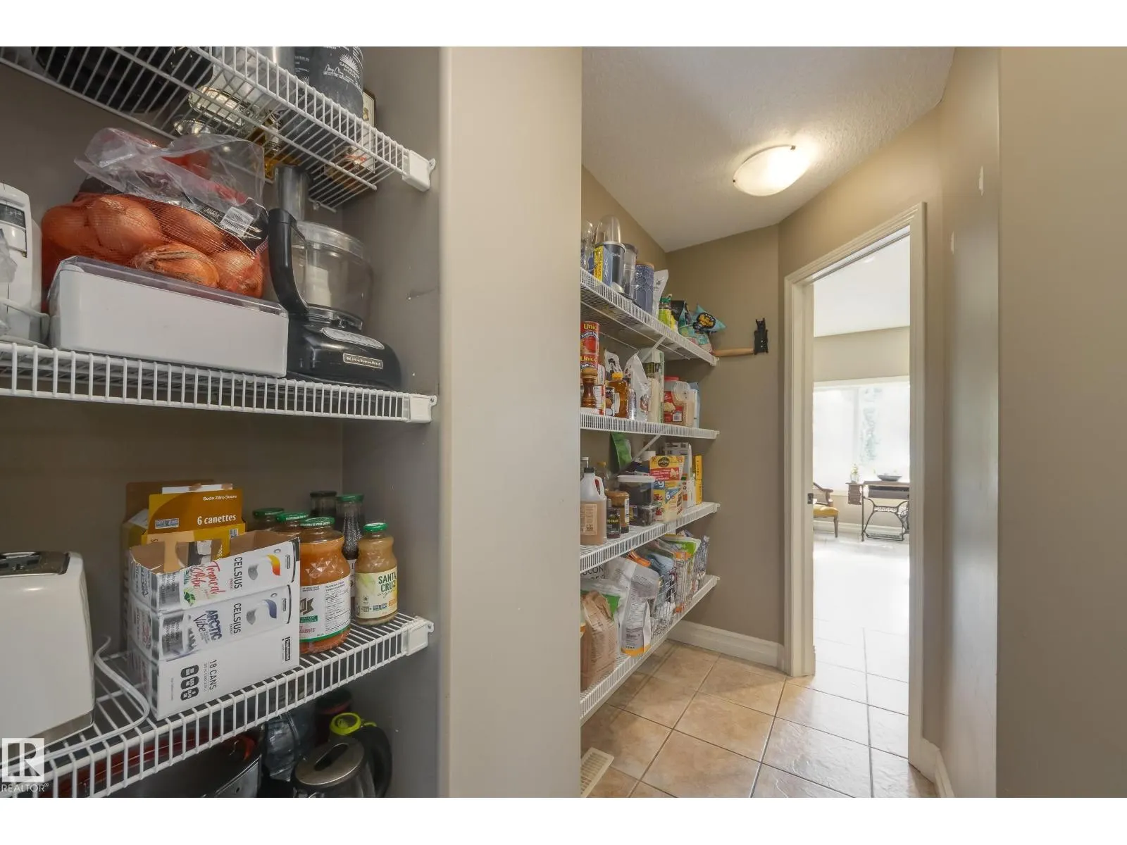 932 PROCTOR WD NW