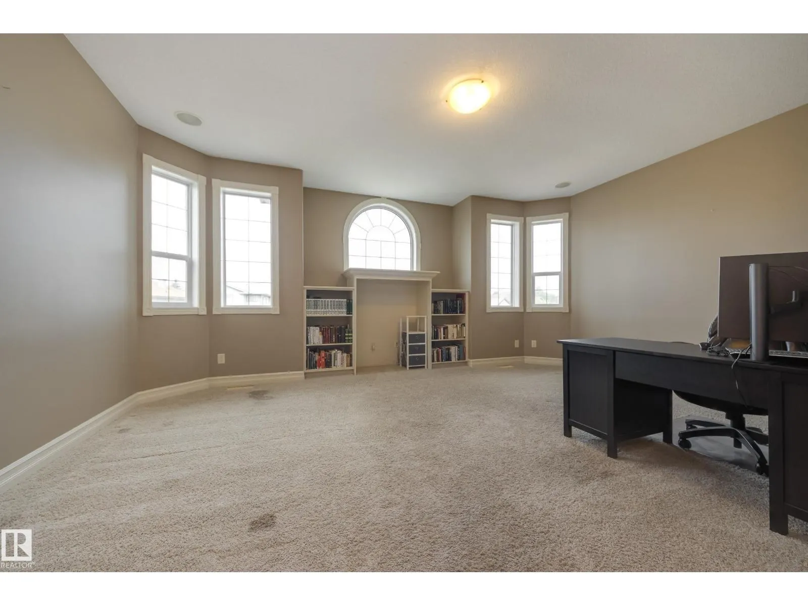 932 PROCTOR WD NW