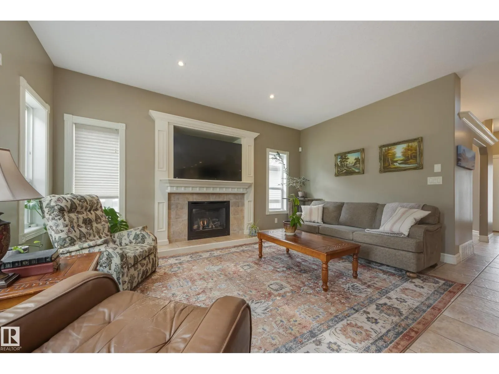 932 PROCTOR WD NW