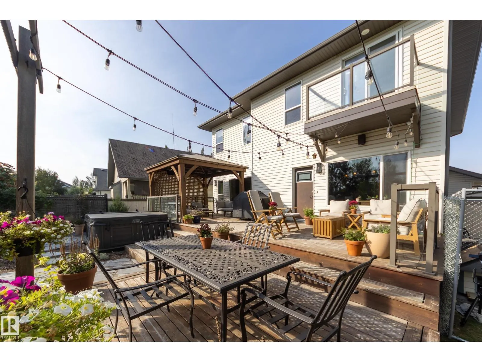 932 PROCTOR WD NW