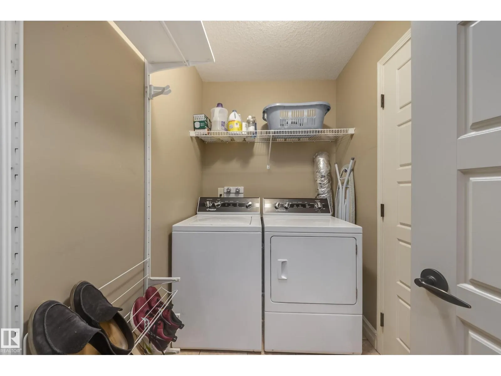 932 PROCTOR WD NW