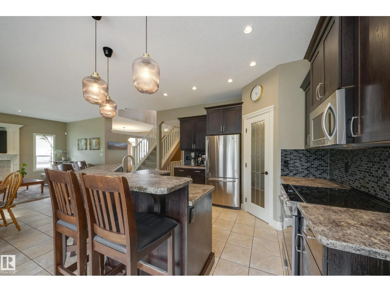 932 PROCTOR WD NW