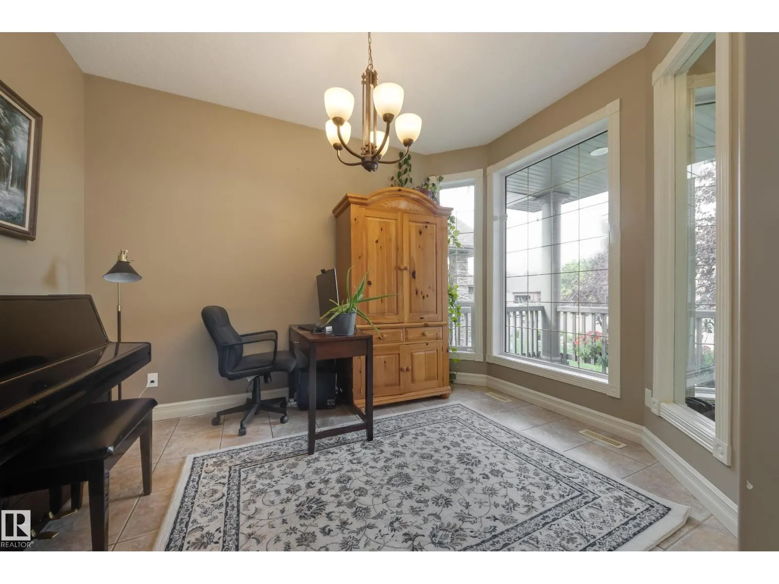 932 PROCTOR WD NW