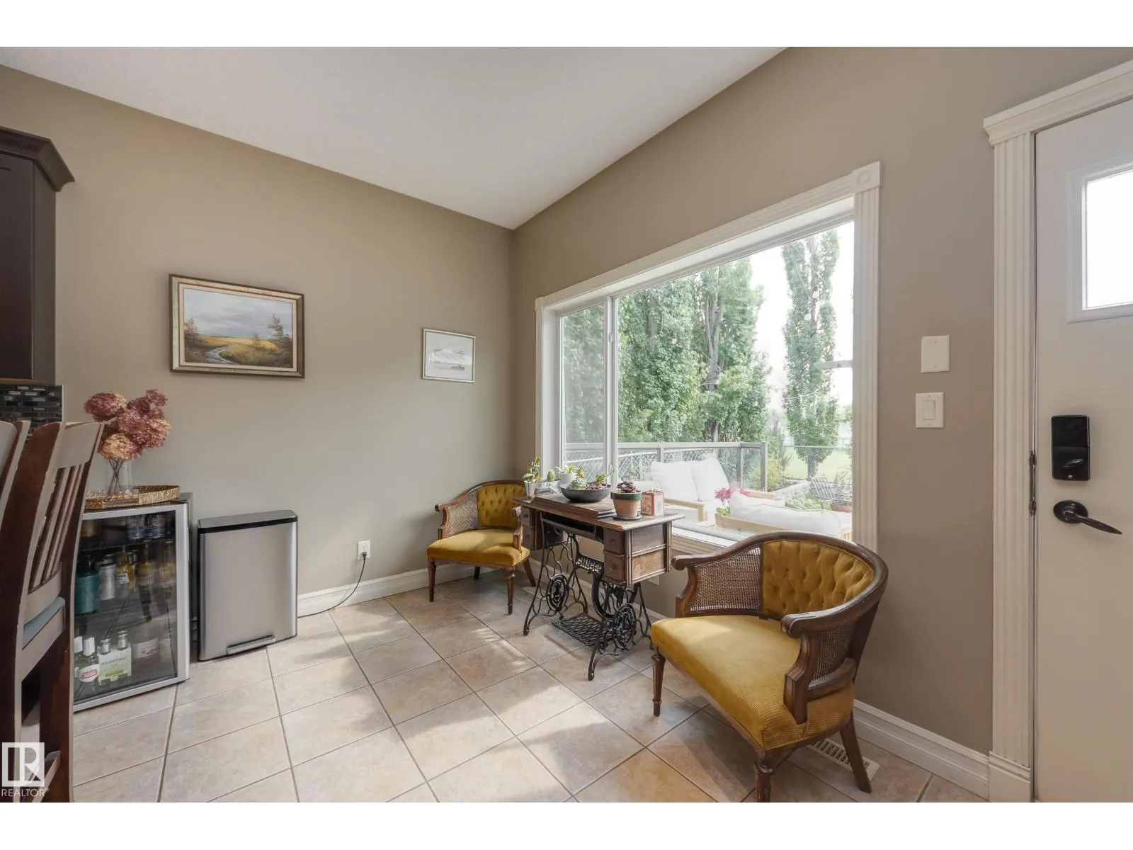 932 PROCTOR WD NW