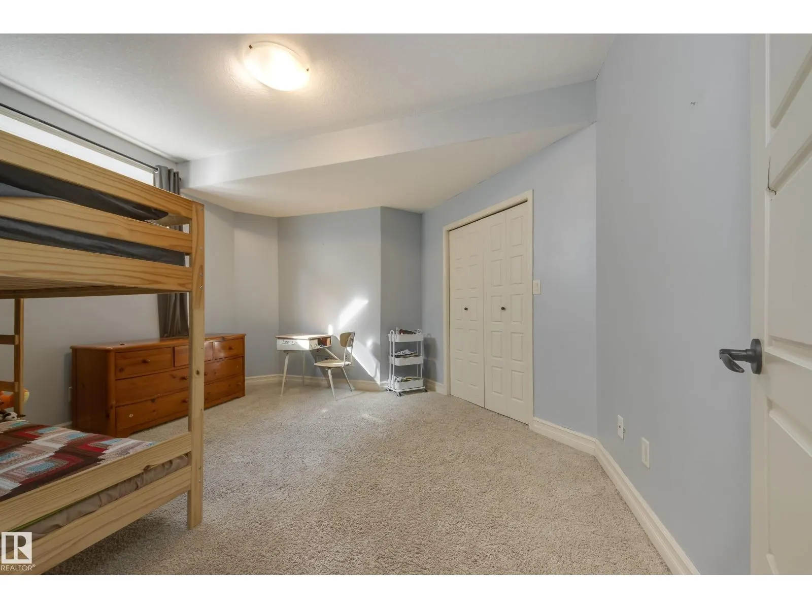 932 PROCTOR WD NW