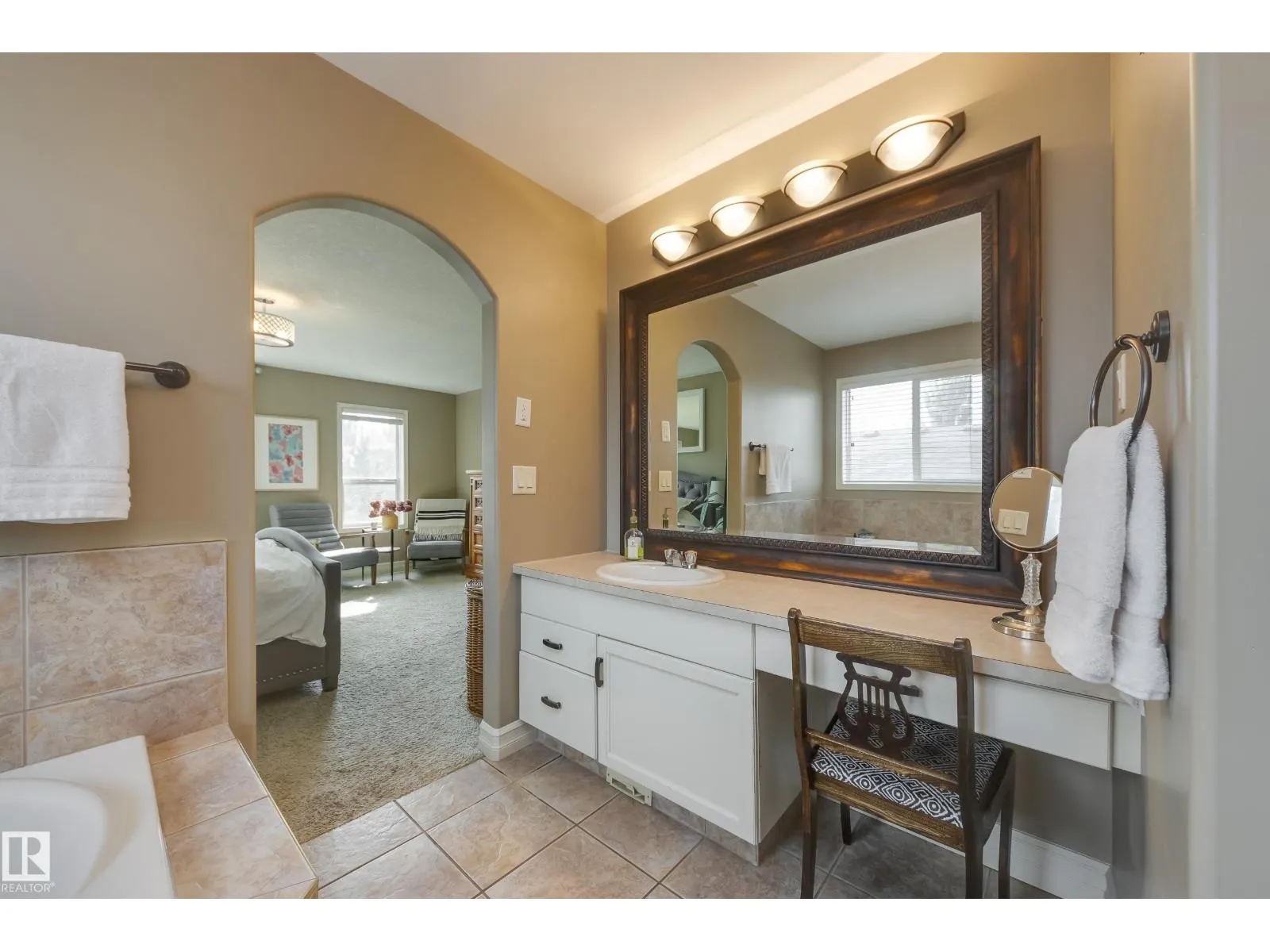 932 PROCTOR WD NW