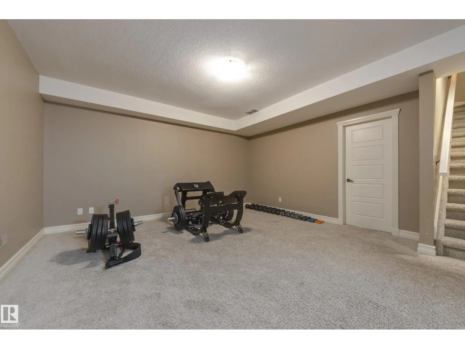 932 PROCTOR WD NW