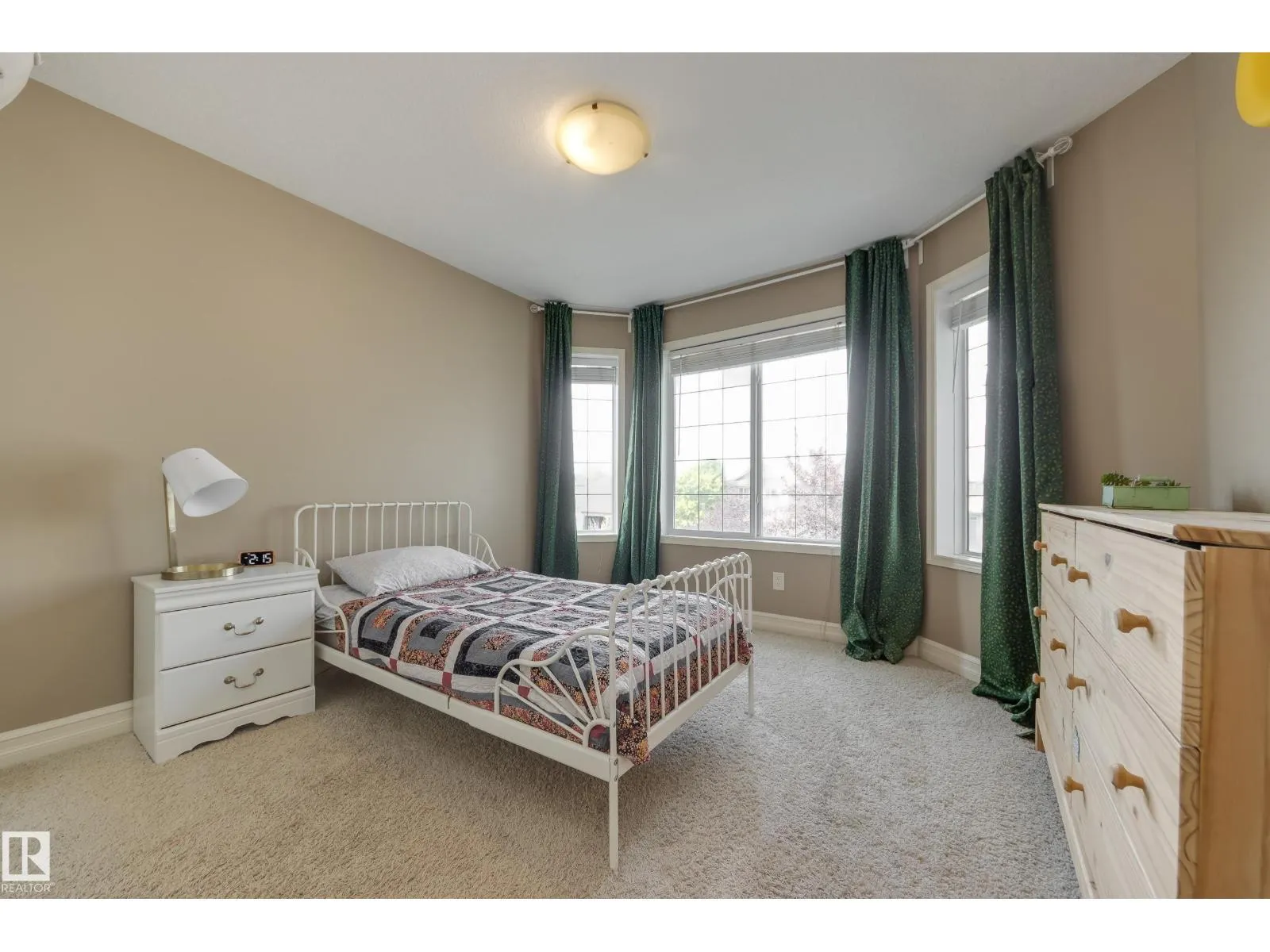 932 PROCTOR WD NW