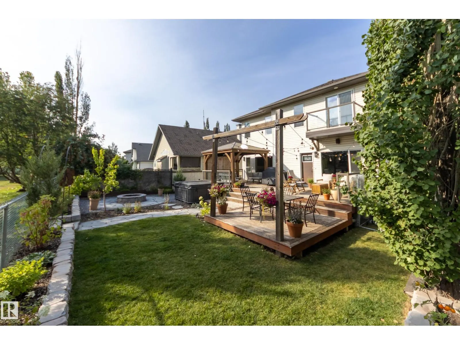 932 PROCTOR WD NW