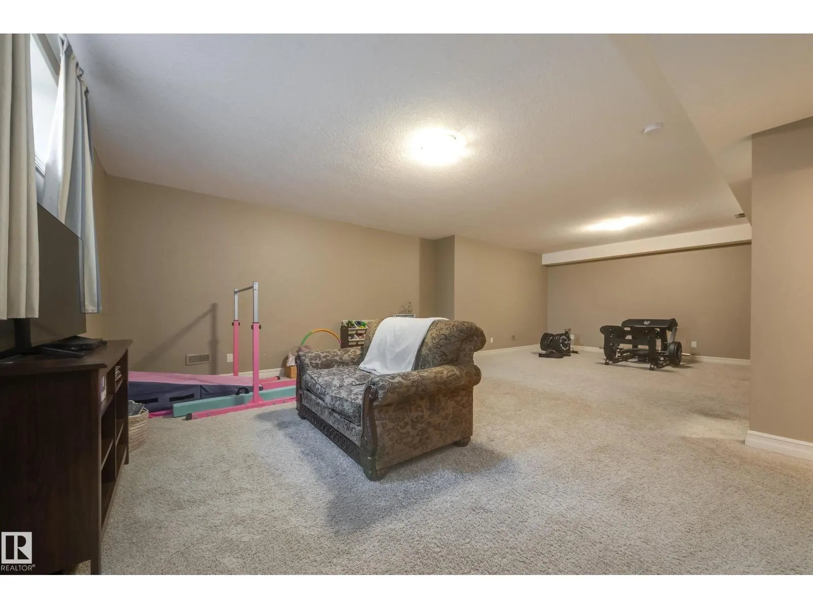 932 PROCTOR WD NW