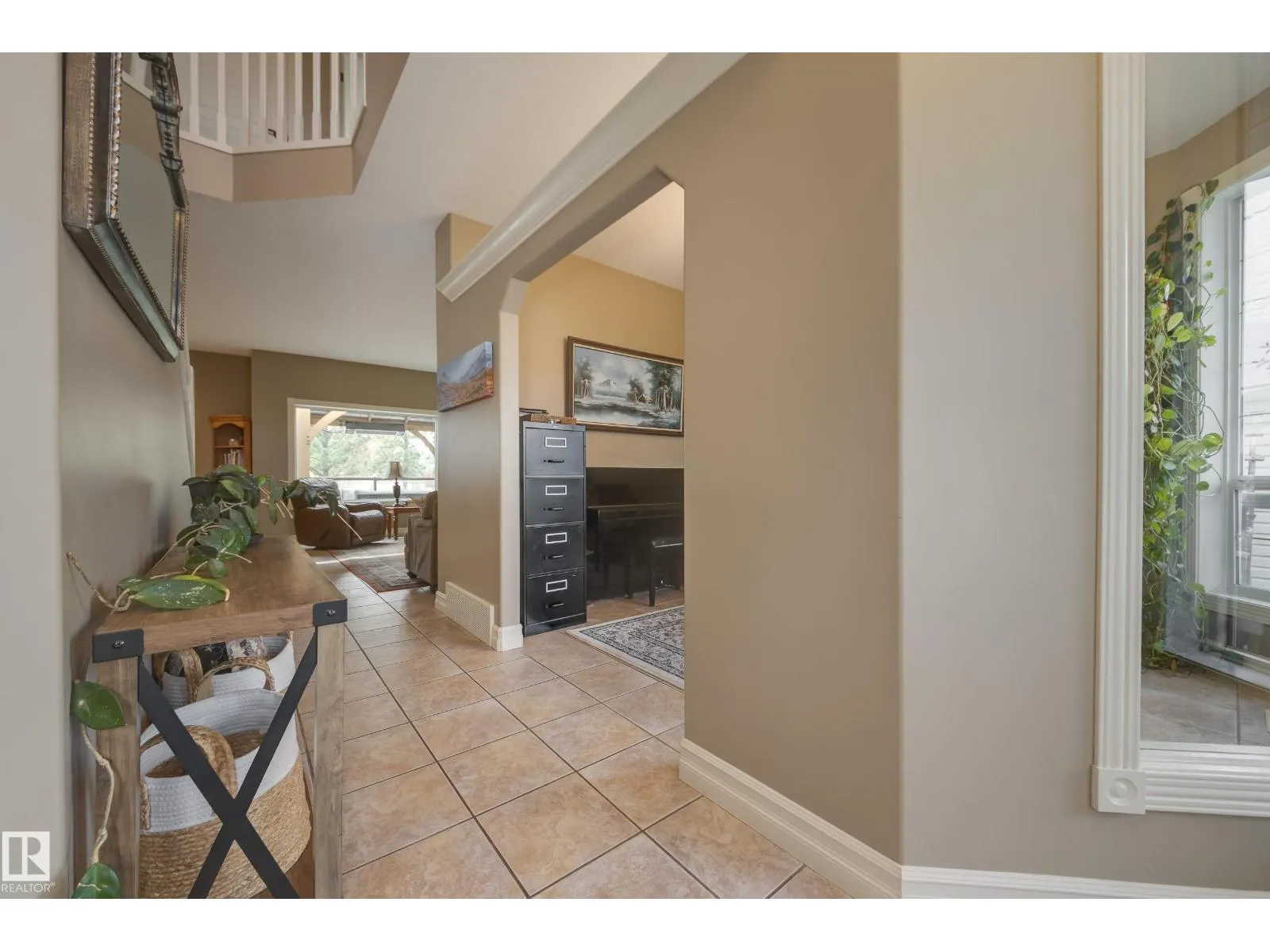 932 PROCTOR WD NW