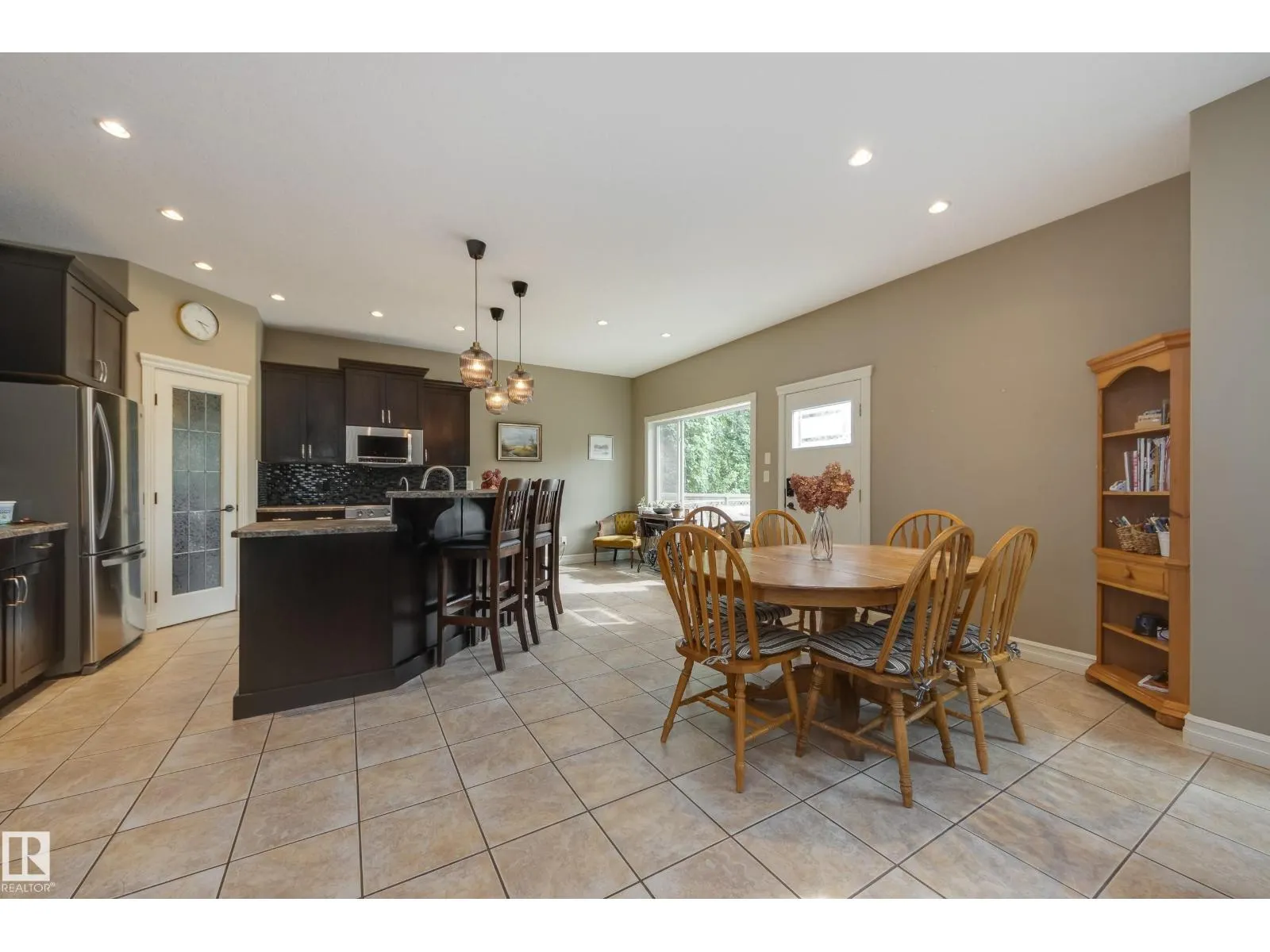 932 PROCTOR WD NW