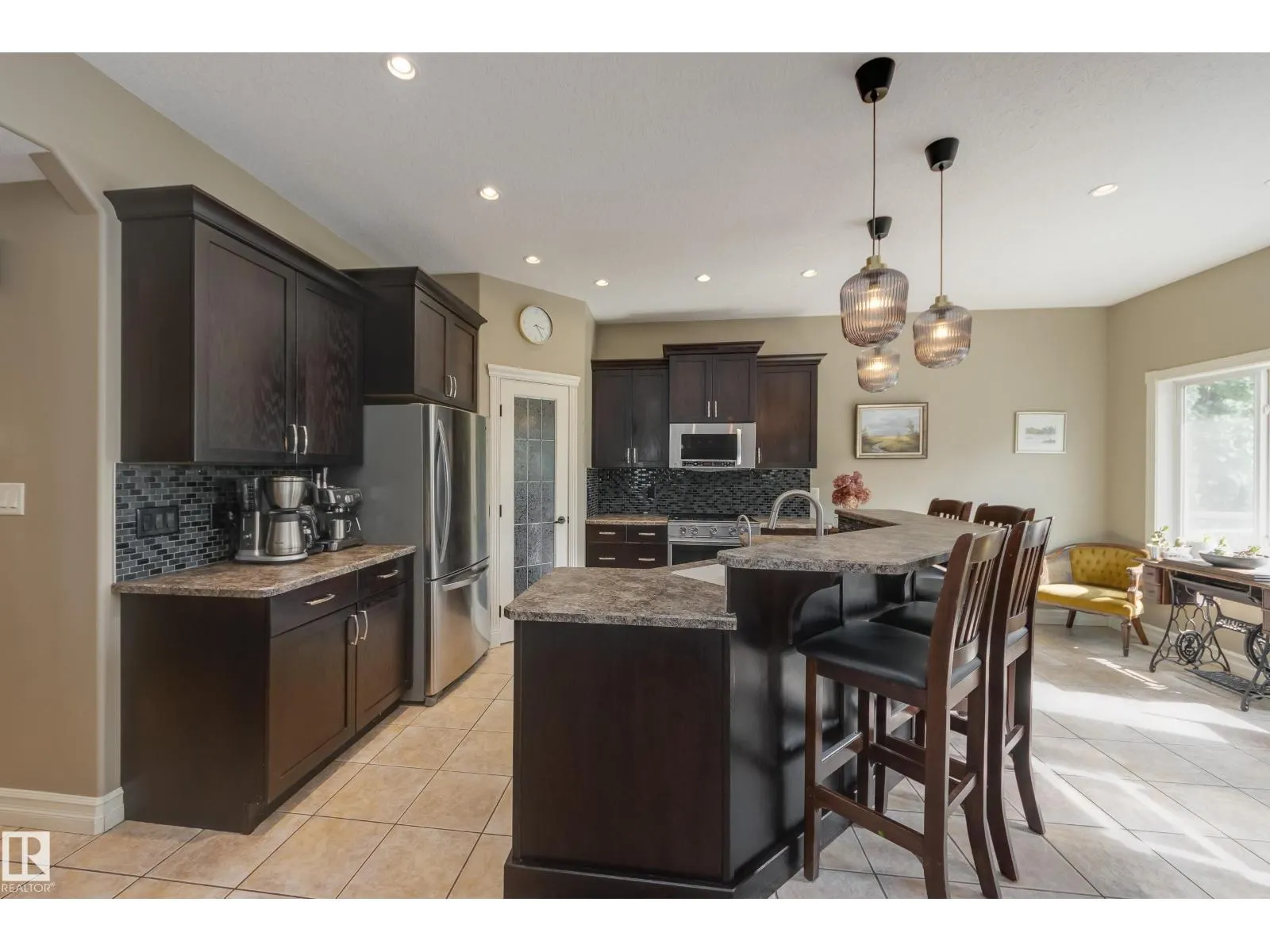 932 PROCTOR WD NW